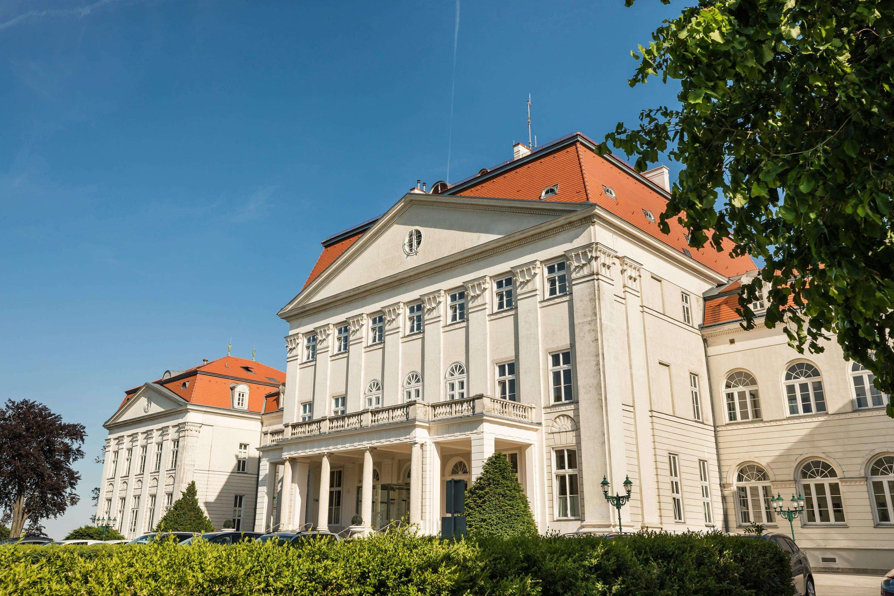 Austria Trend Hotel Schloss Wilhelminenberg image