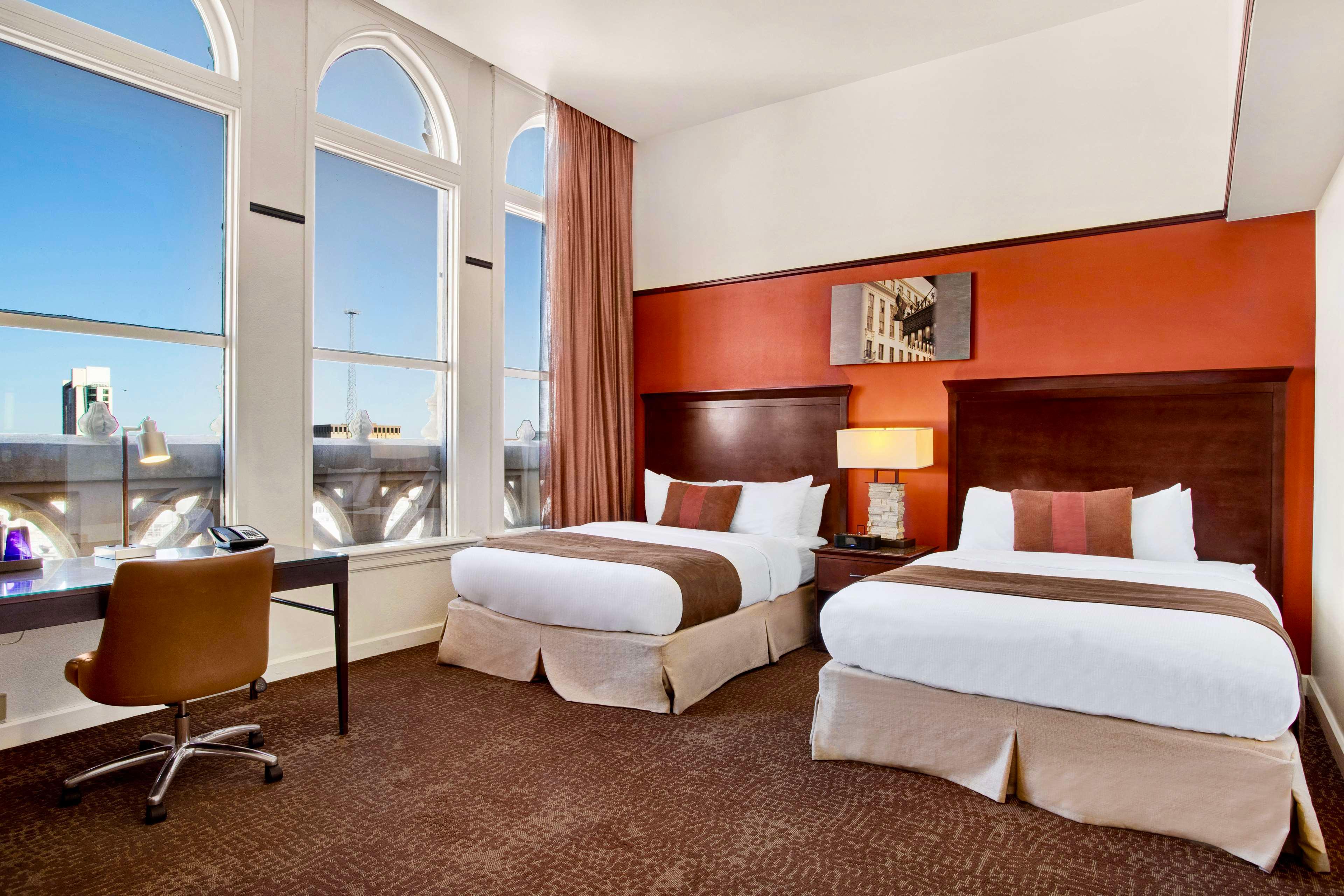 The Emily Morgan San Antonio-DoubleTree by Hilton