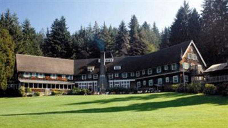 Lake Quinault Lodge by null