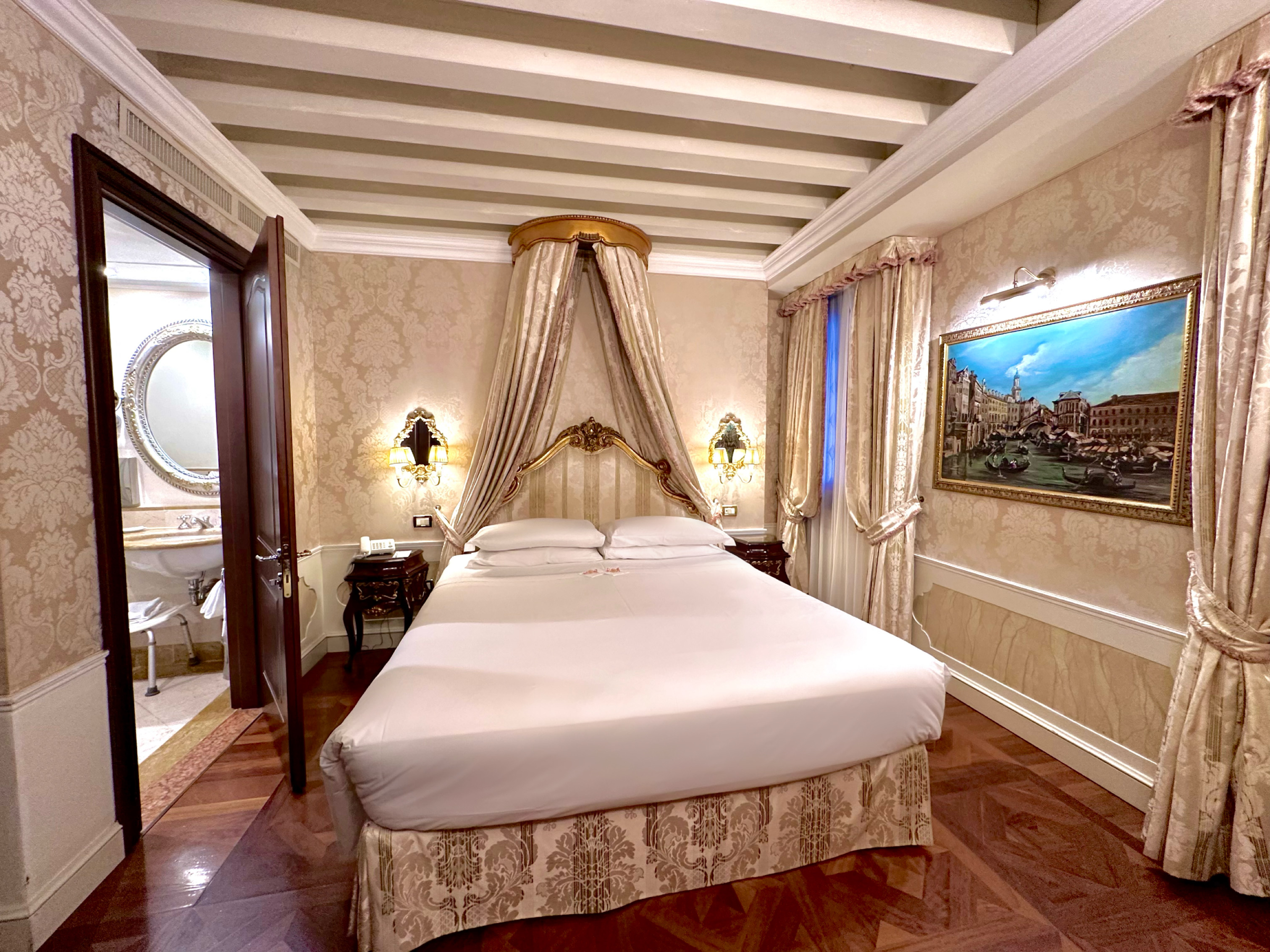 Canal Grande Hotel by null