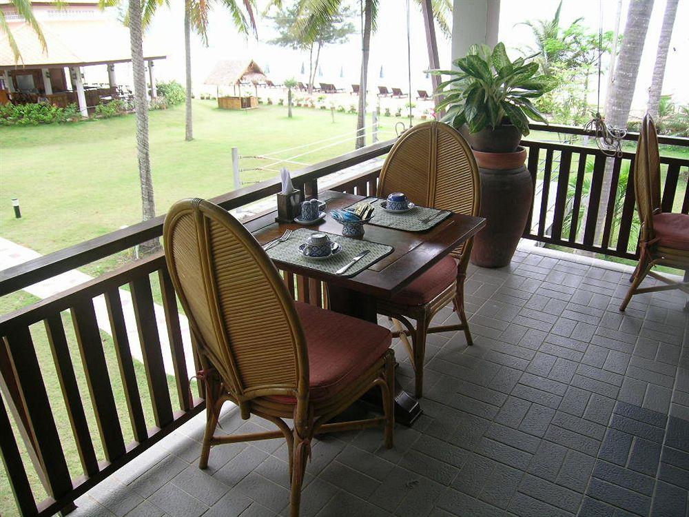 Coral Hotel Bangsaphan โรงแรมบางสะพานคอรัล by null