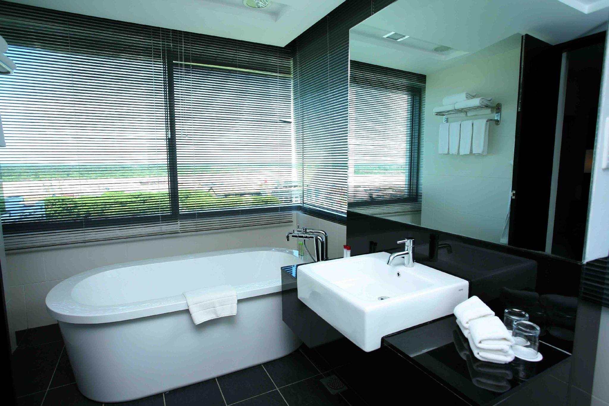 RH HOTEL (4 Star) by null