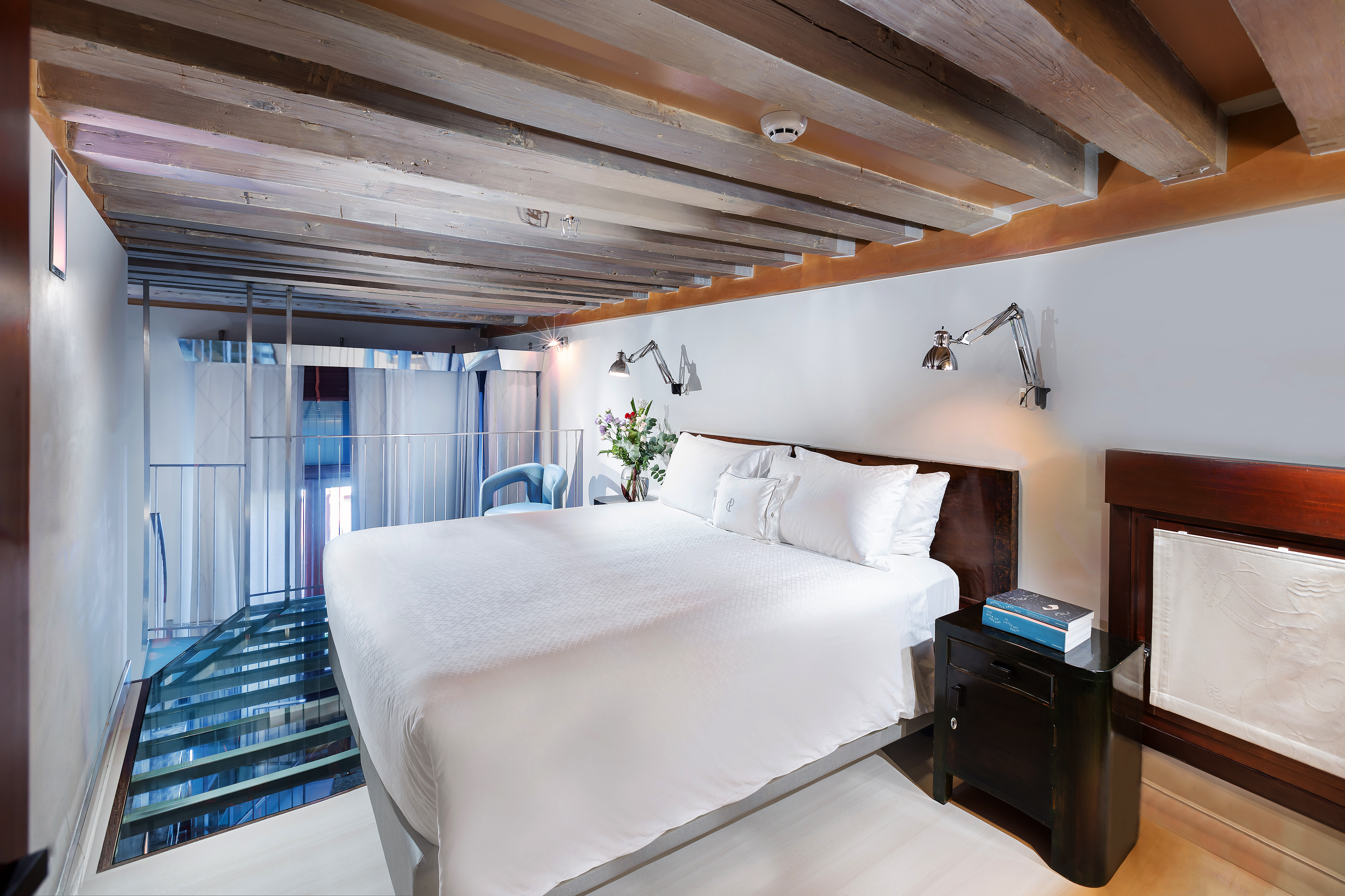 Room, loft