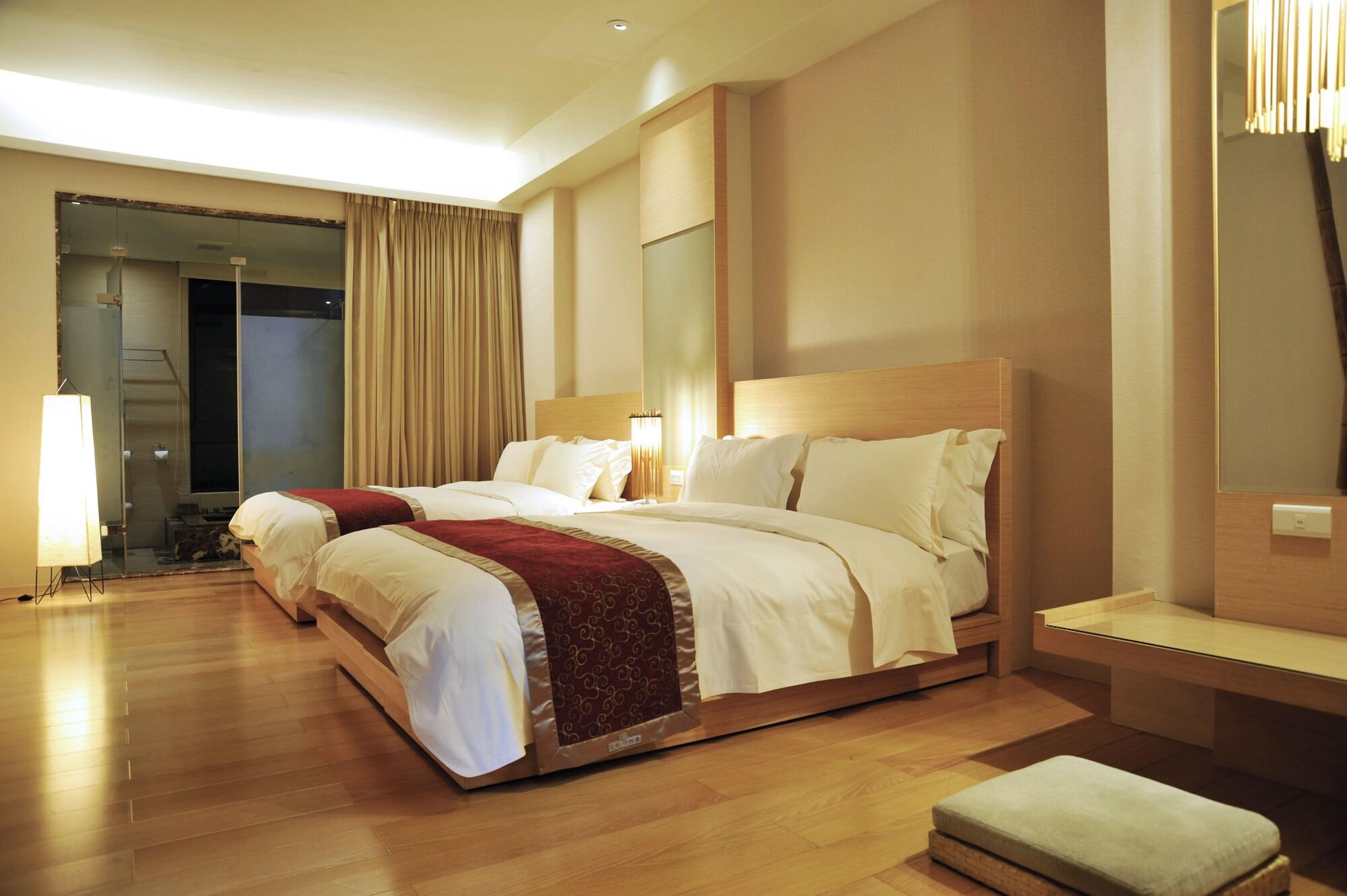 Guan Xiang Century Hot Spring Hotel