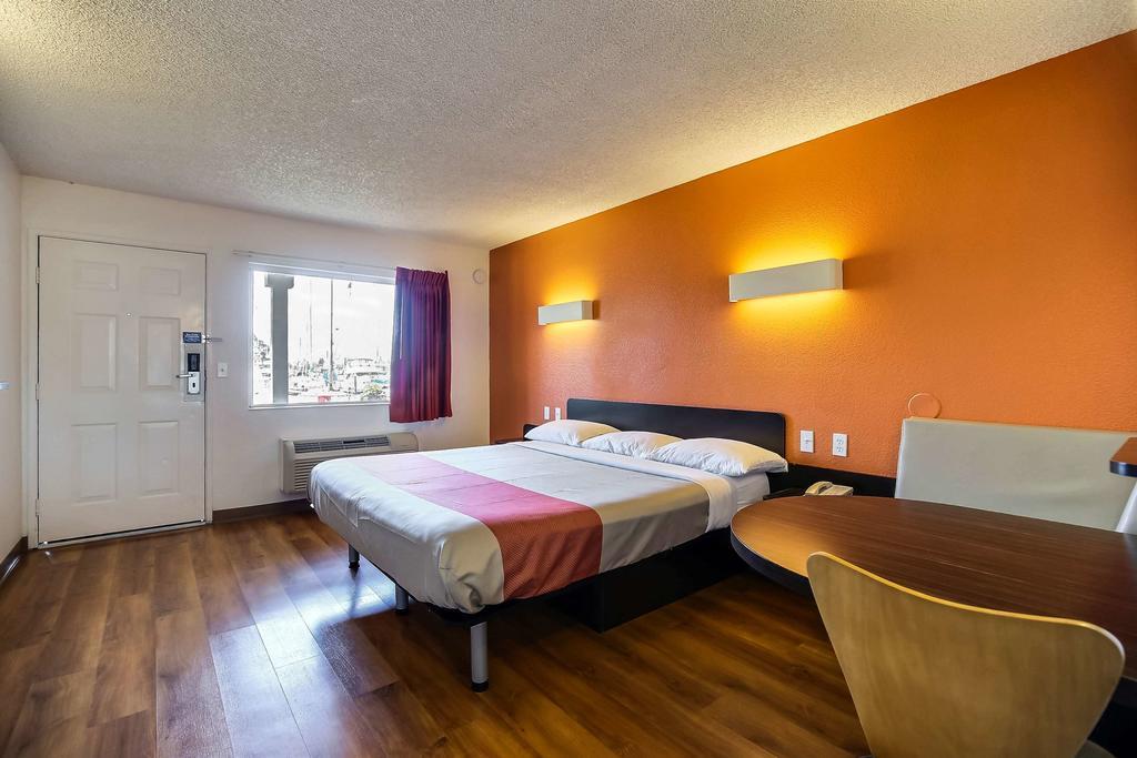 Motel 6 Oakland Embarcadero