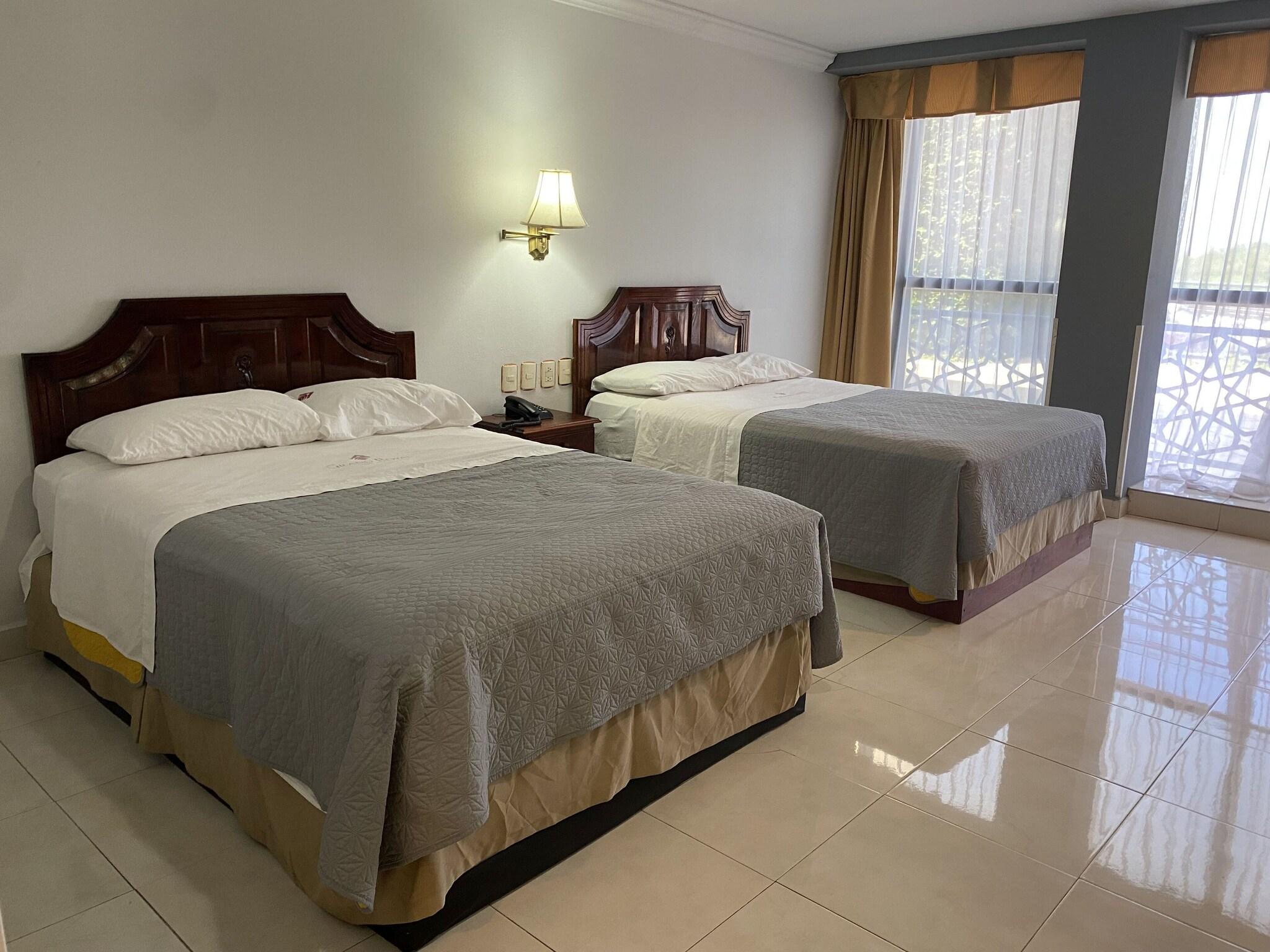 Grand Royal Tampico
