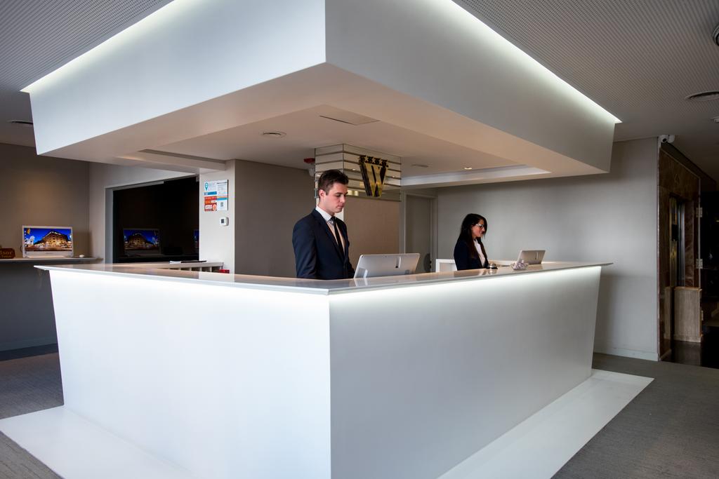 Windsor Hotel & Tower by null