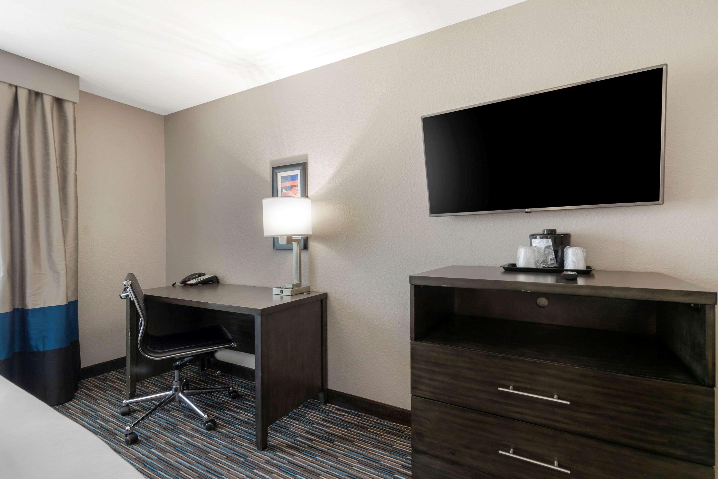 Comfort Inn & Suites Near Medical Center