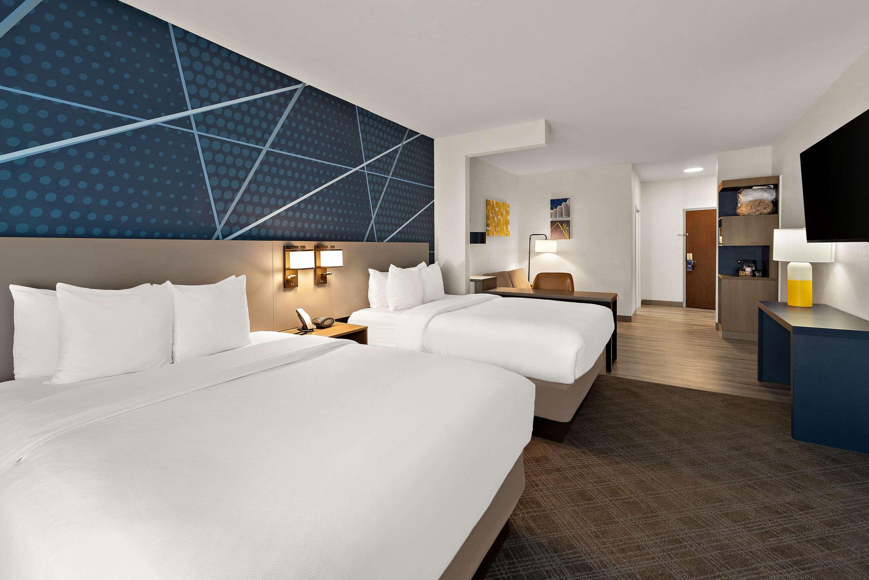 Comfort Suites East Broad at 270