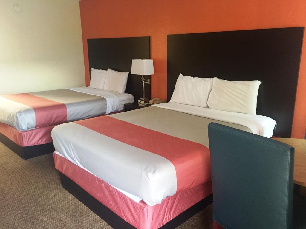 Econo Lodge Central