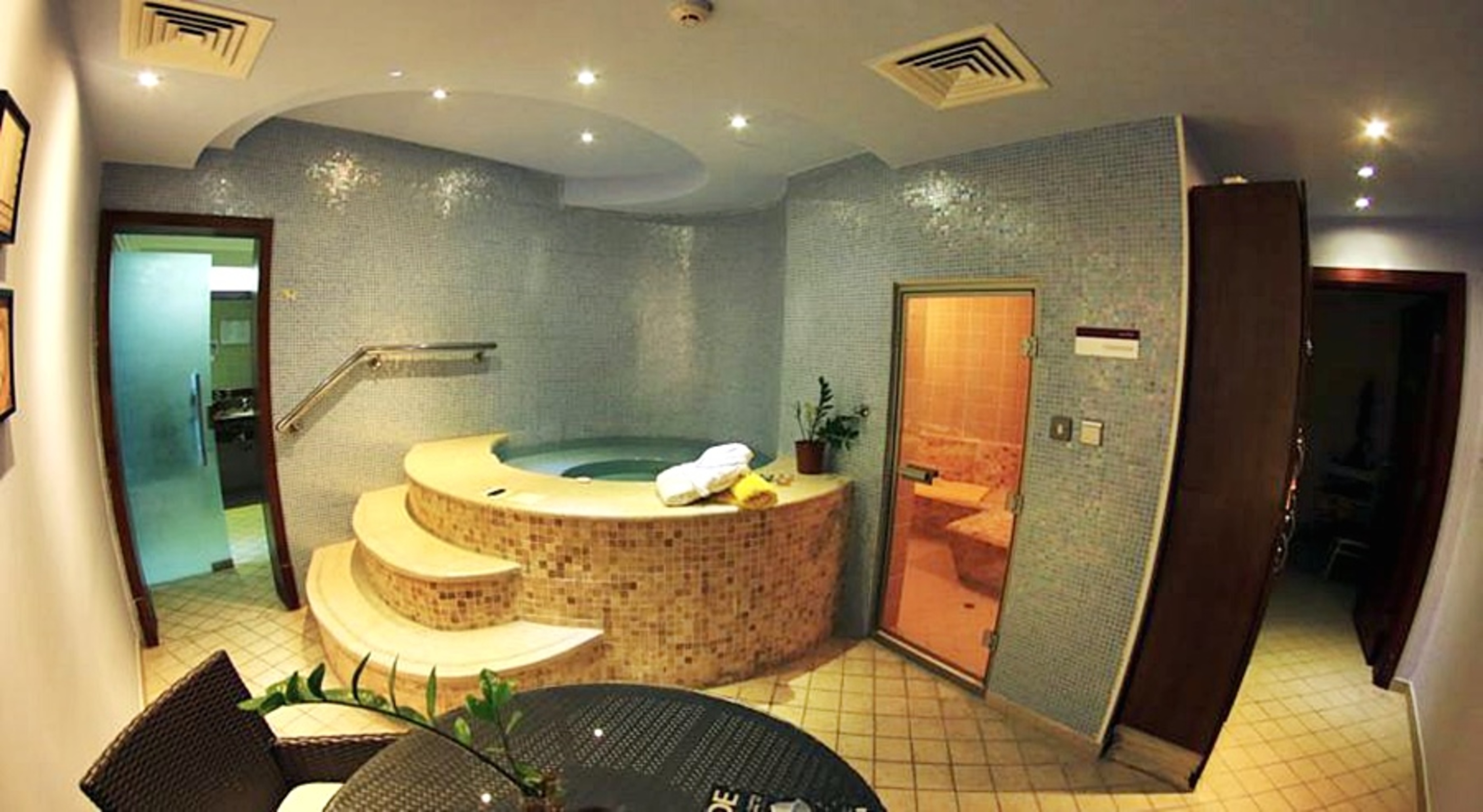 Grand Regal Hotel