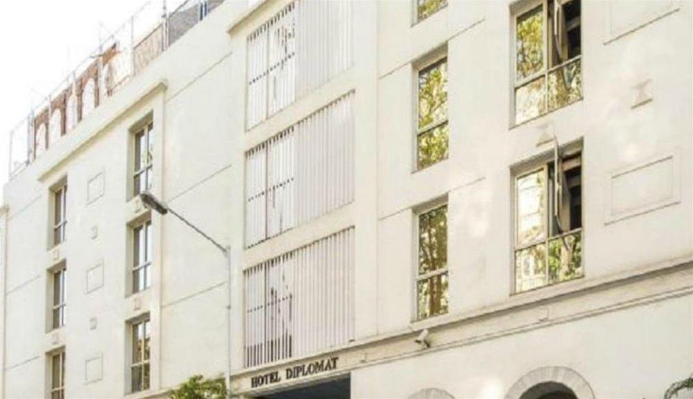 Hotel Diplomat by null