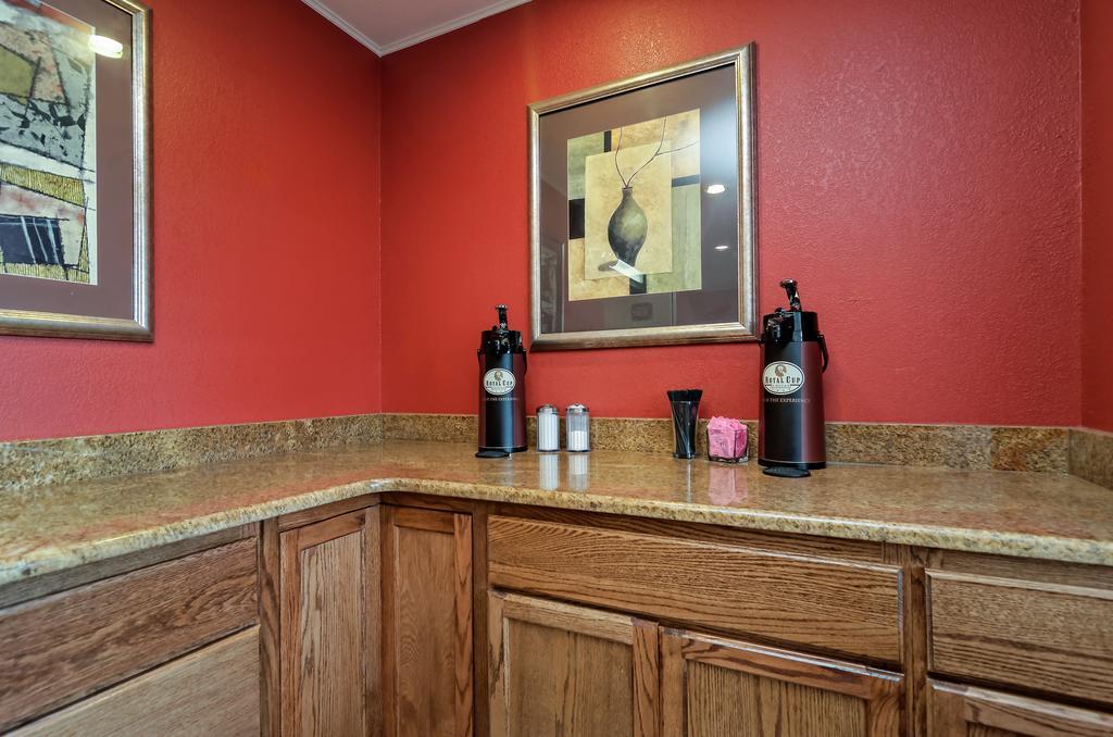 Hometowne Studios & Suites Bentonville