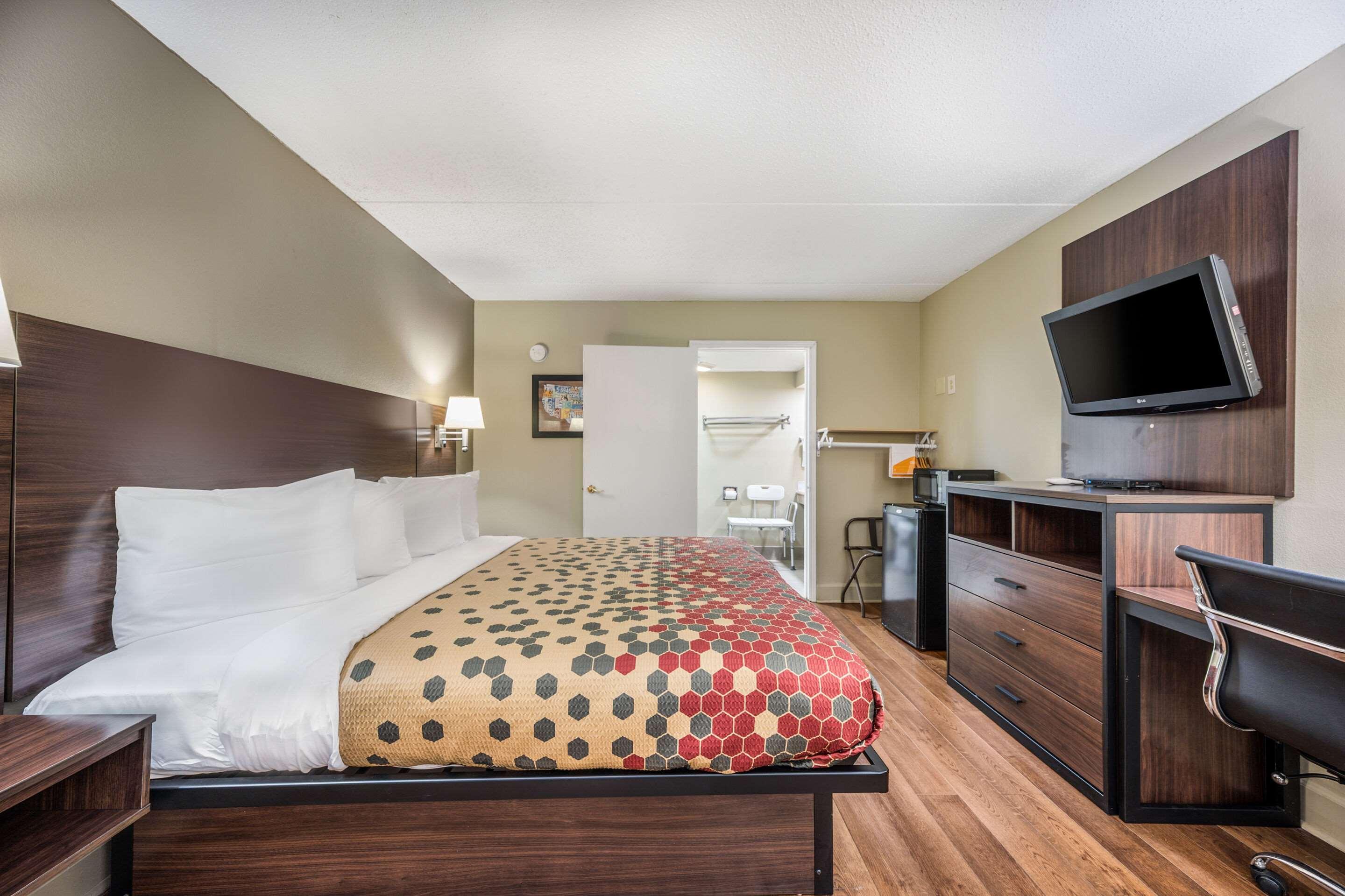 Econo Lodge Inn & Suites Huntsville