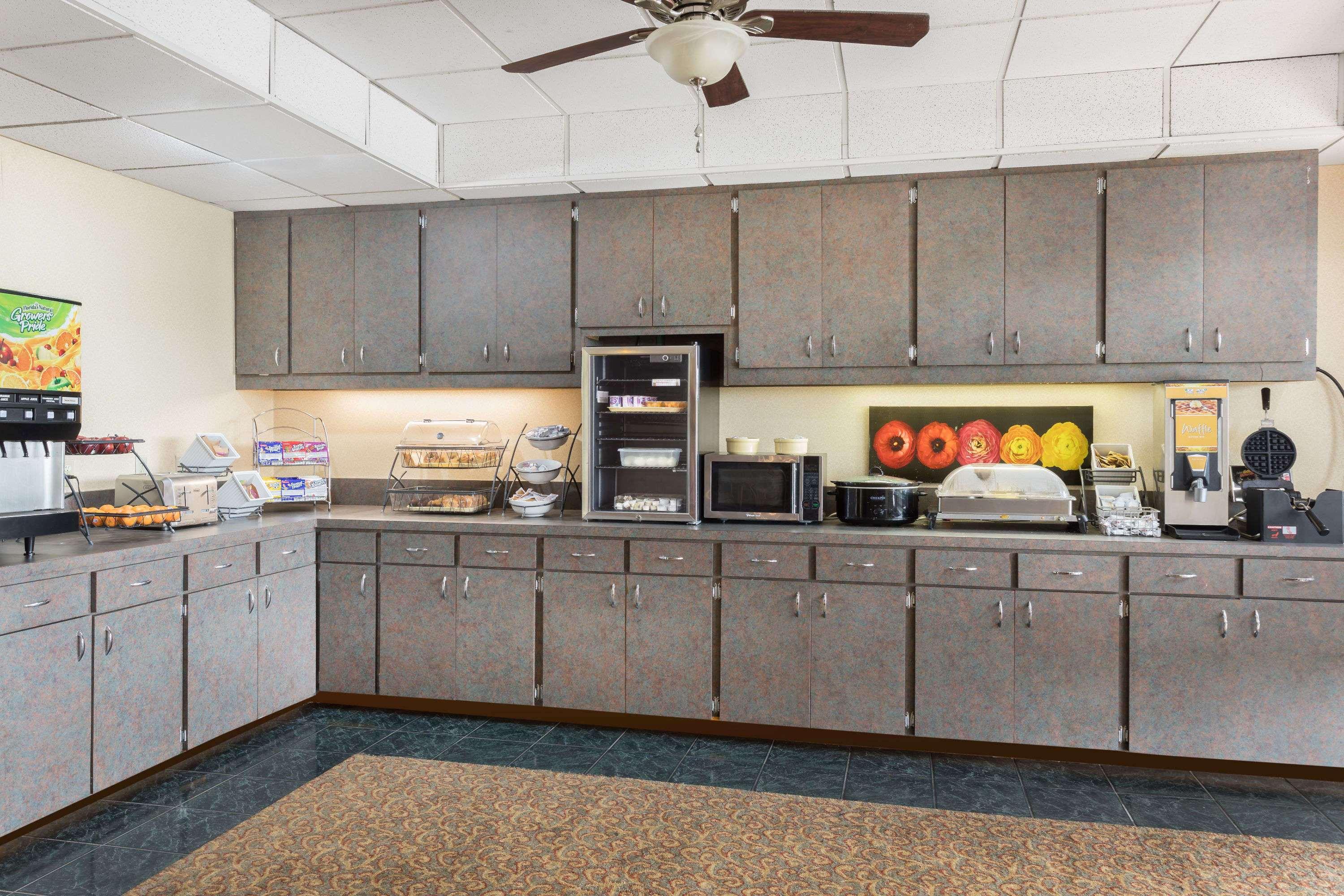 Baymont Inn And Suites Fayetteville