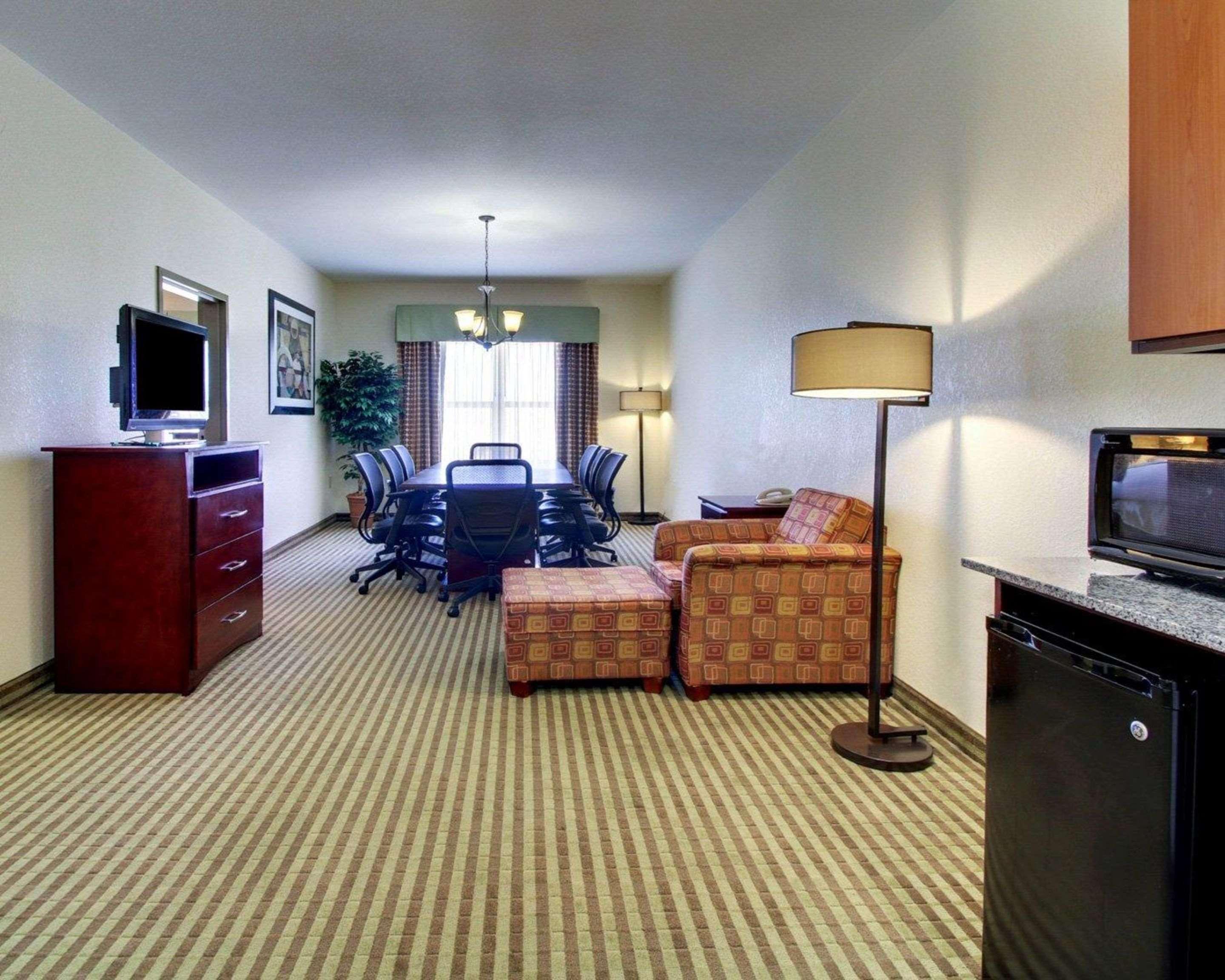 Comfort Suites