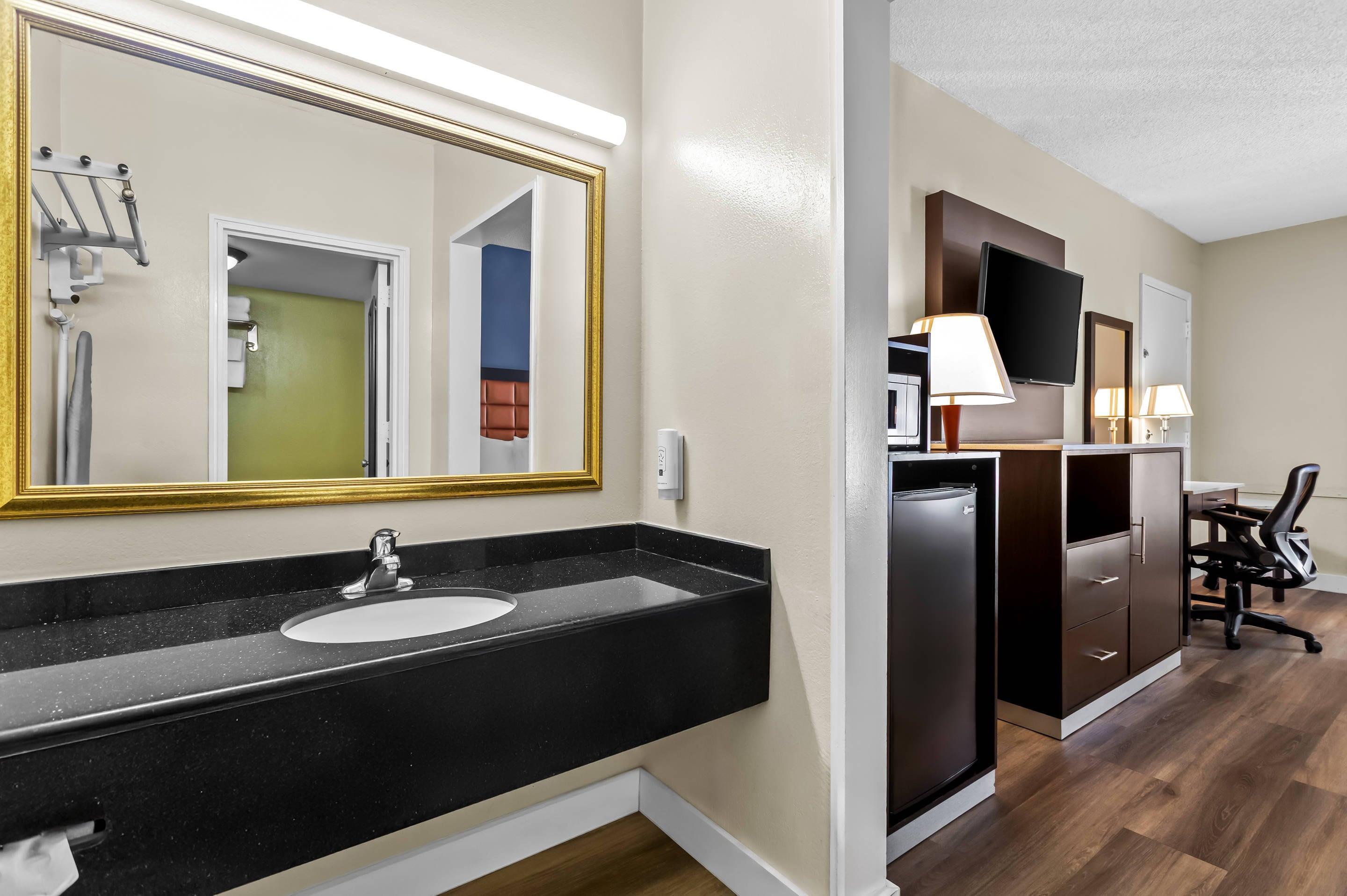 Quality Inn Tampa Airport - Cruise Port