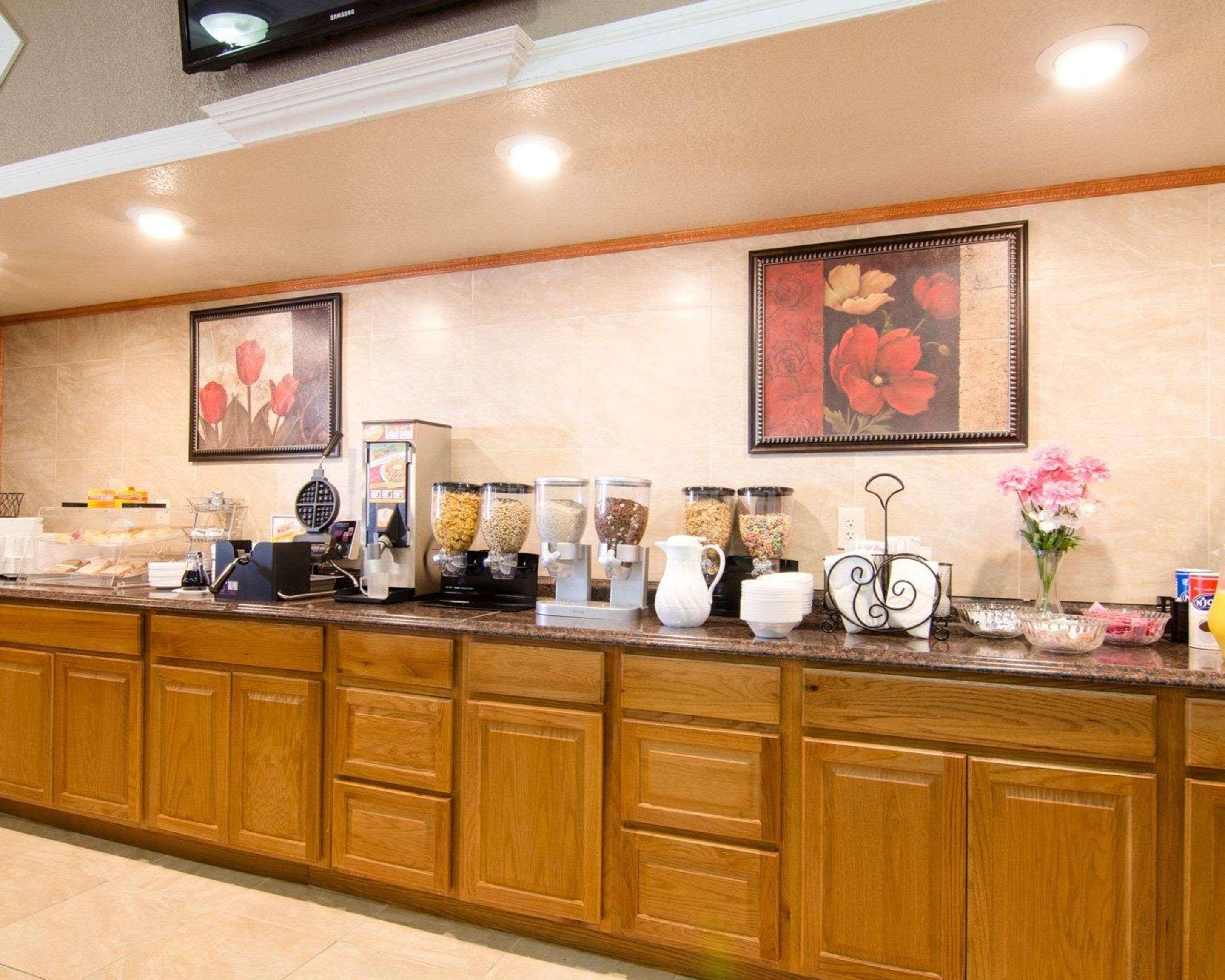 Knights Inn & Suites Emporia