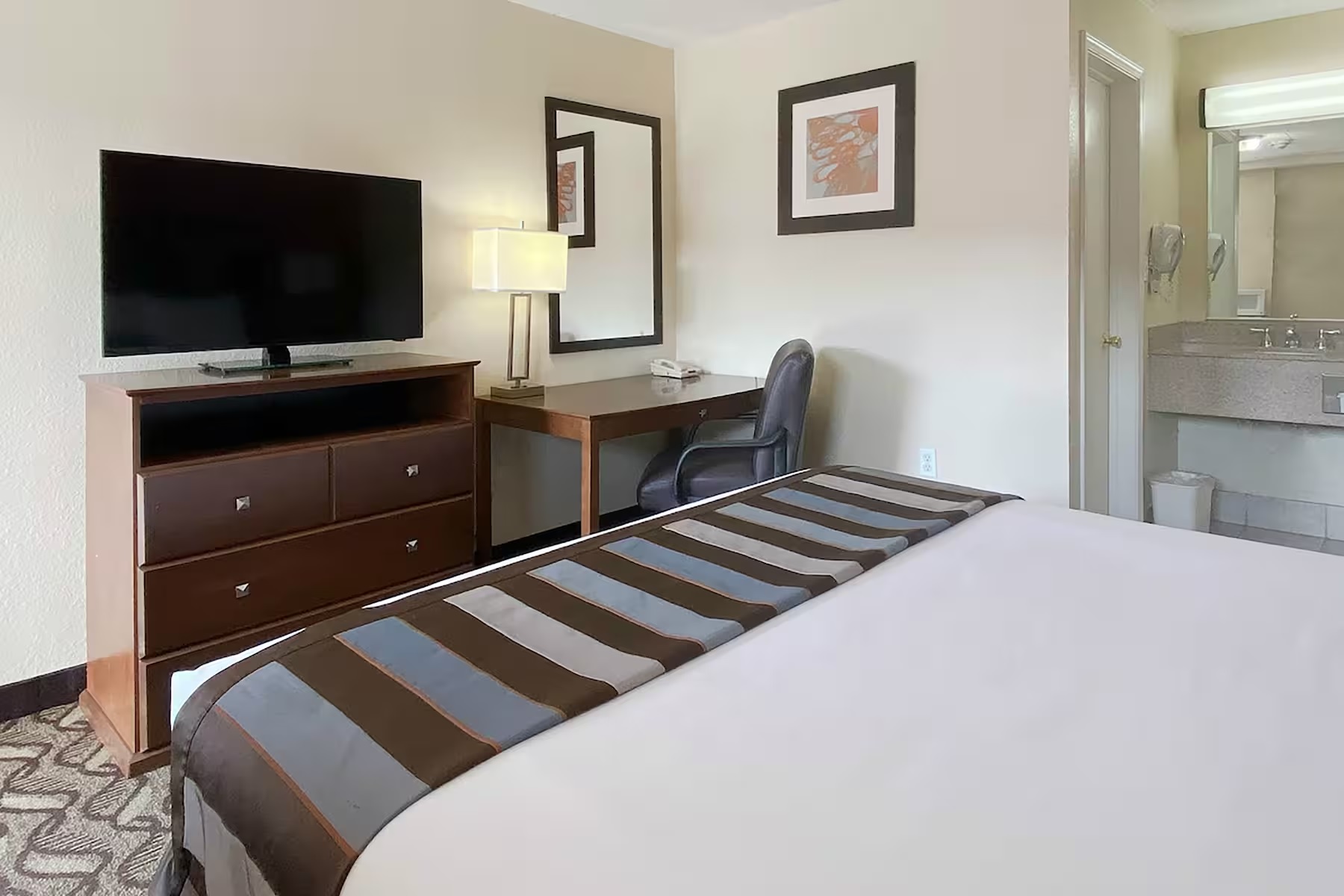 Super 8 By Wyndham Greensburg/Latrobe