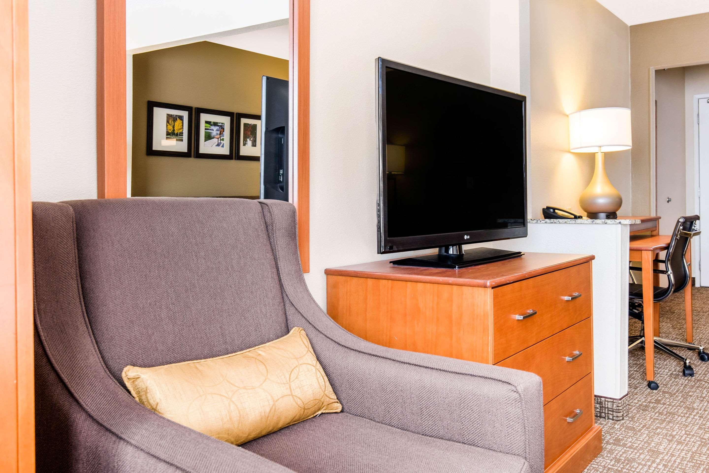 Comfort Suites Normal University area