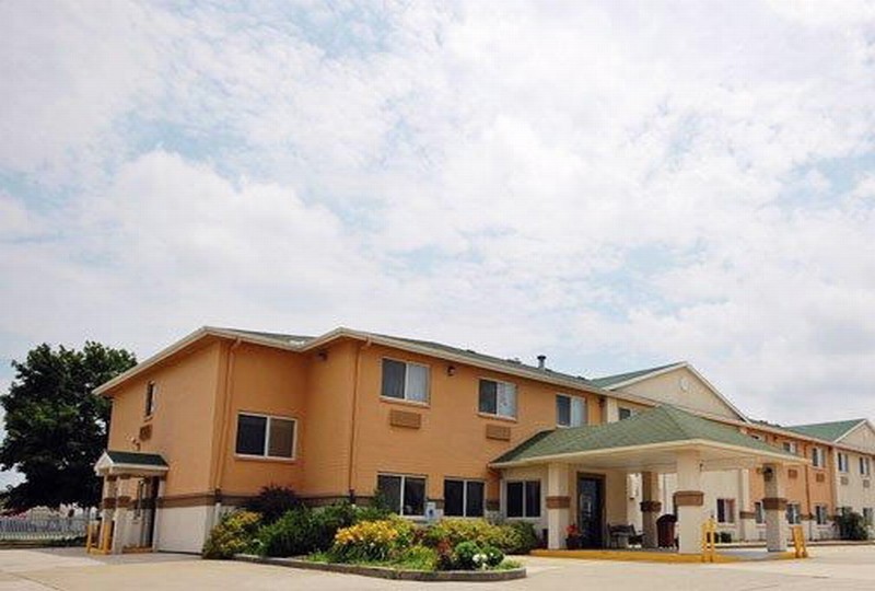 Quality Inn & Suites Lincoln near I-55 image