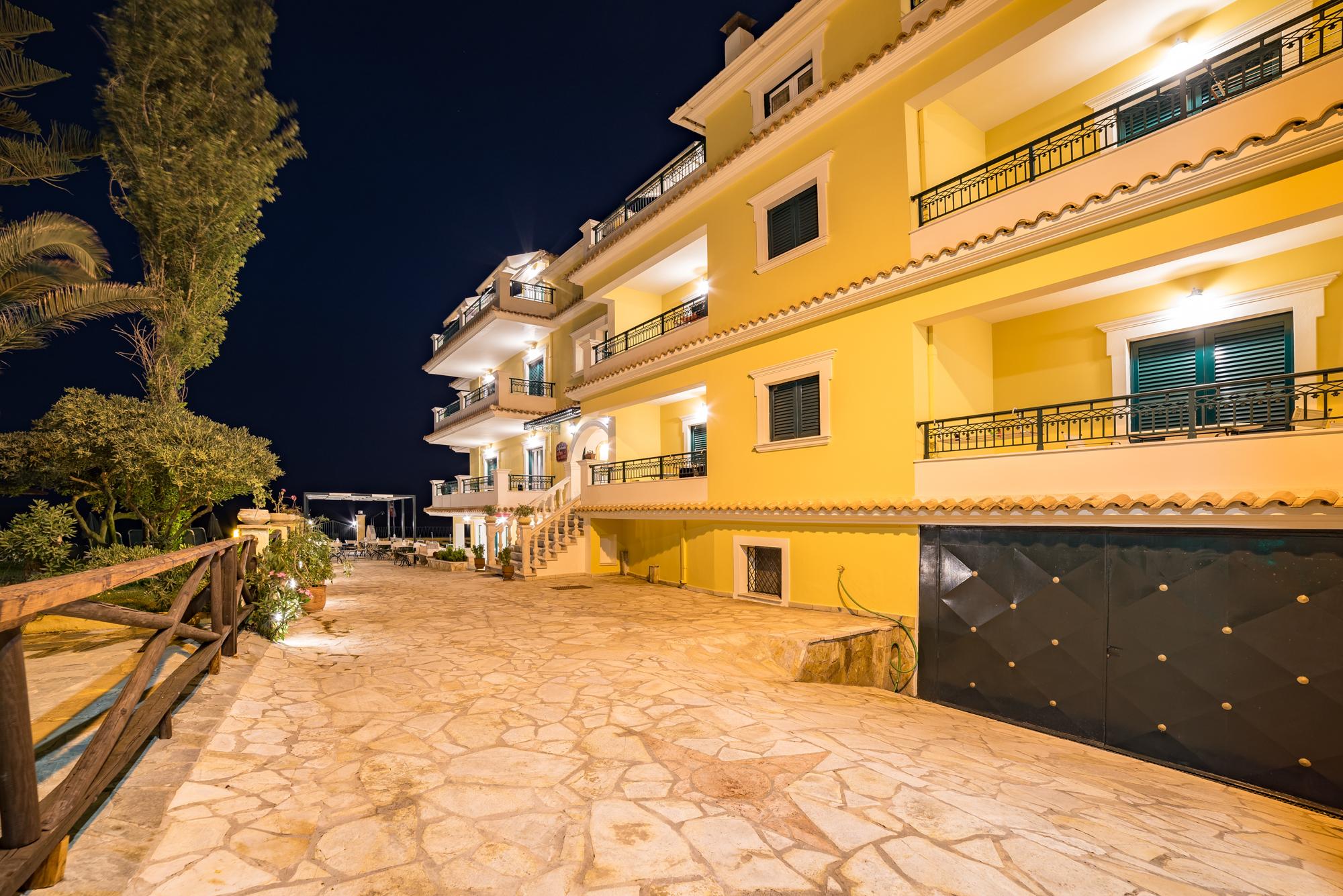 Andreolas Luxury Suites - photo