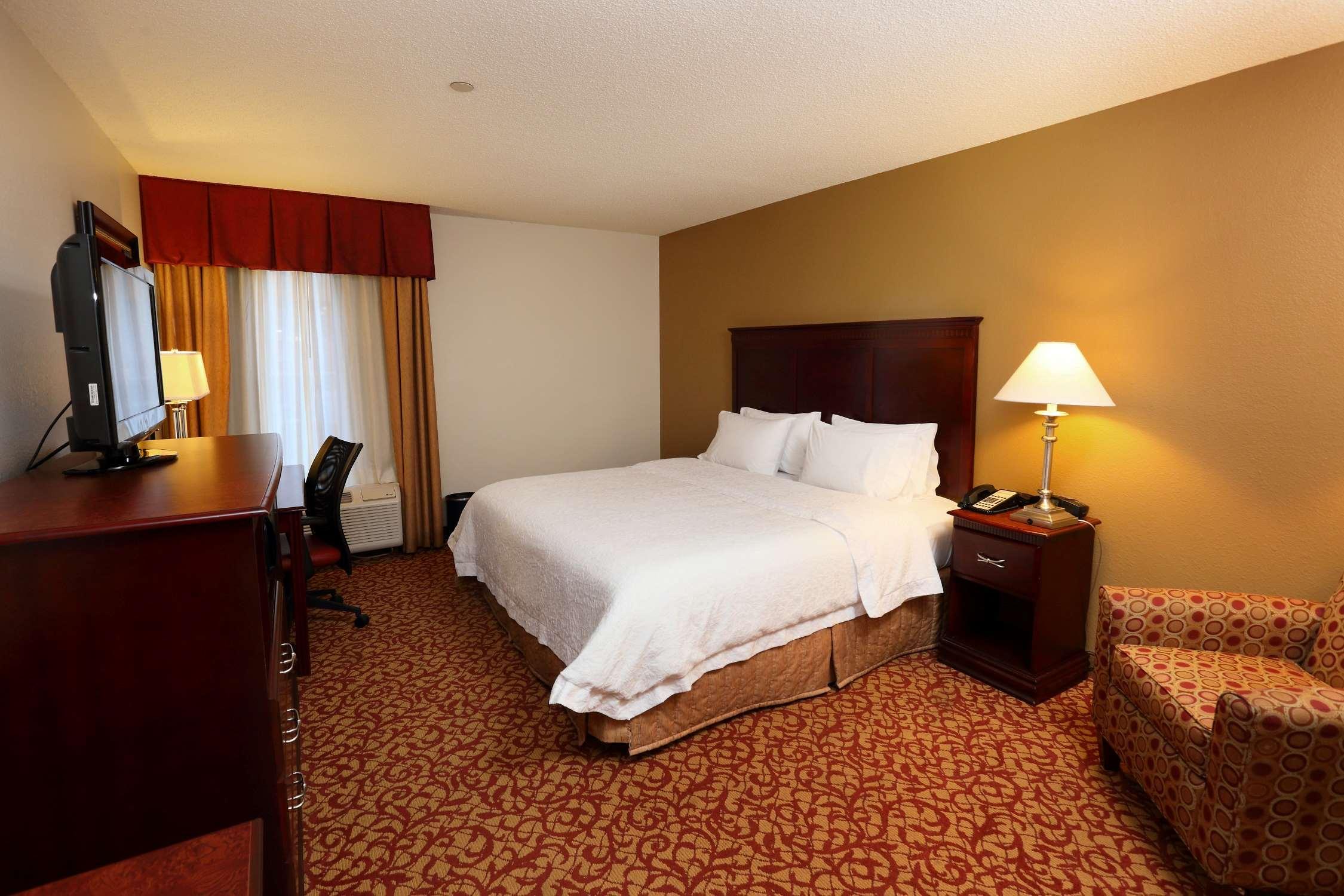 Hampton Inn & Suites Charlottesville -  University