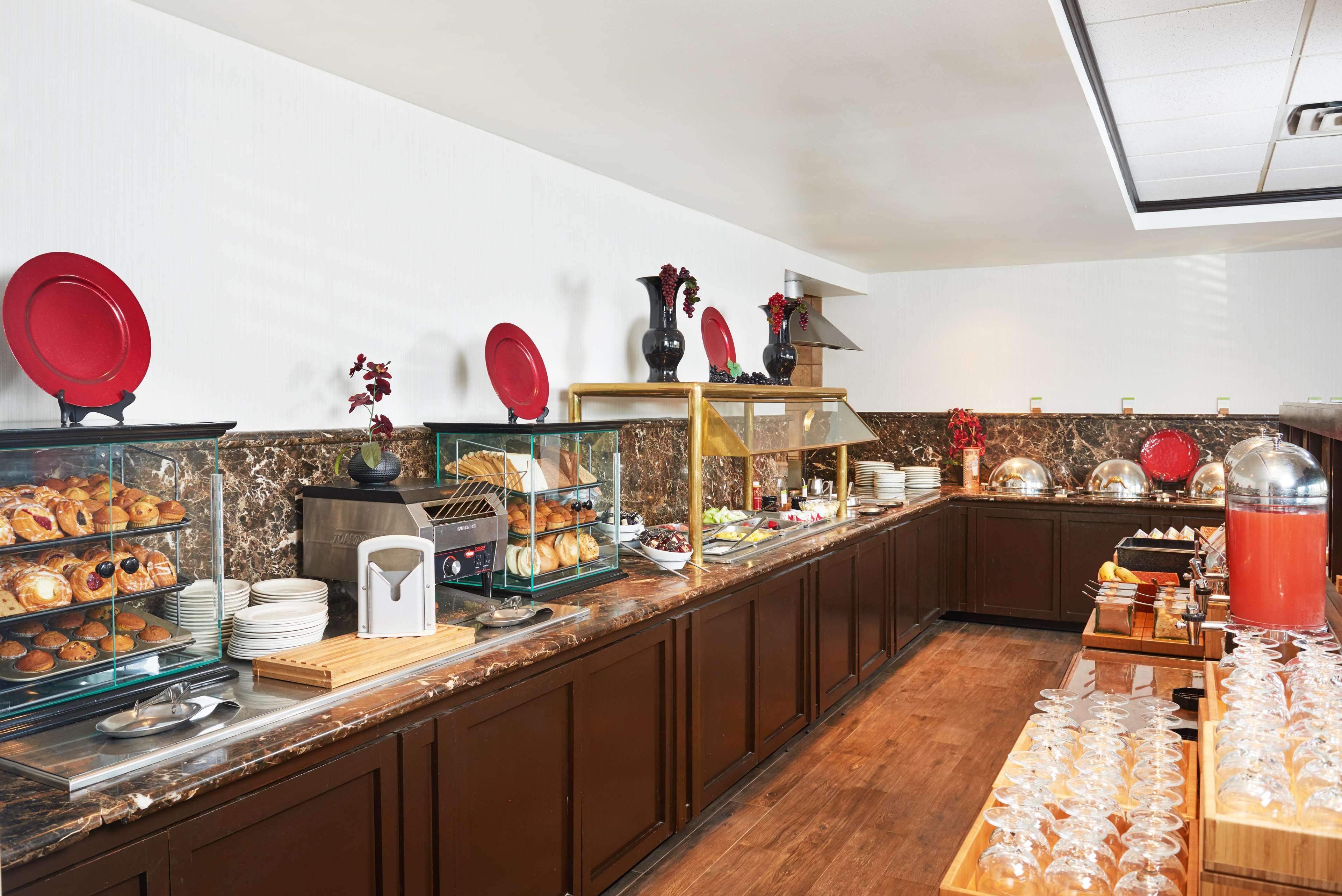 DoubleTree by Hilton Dallas - Market Cente