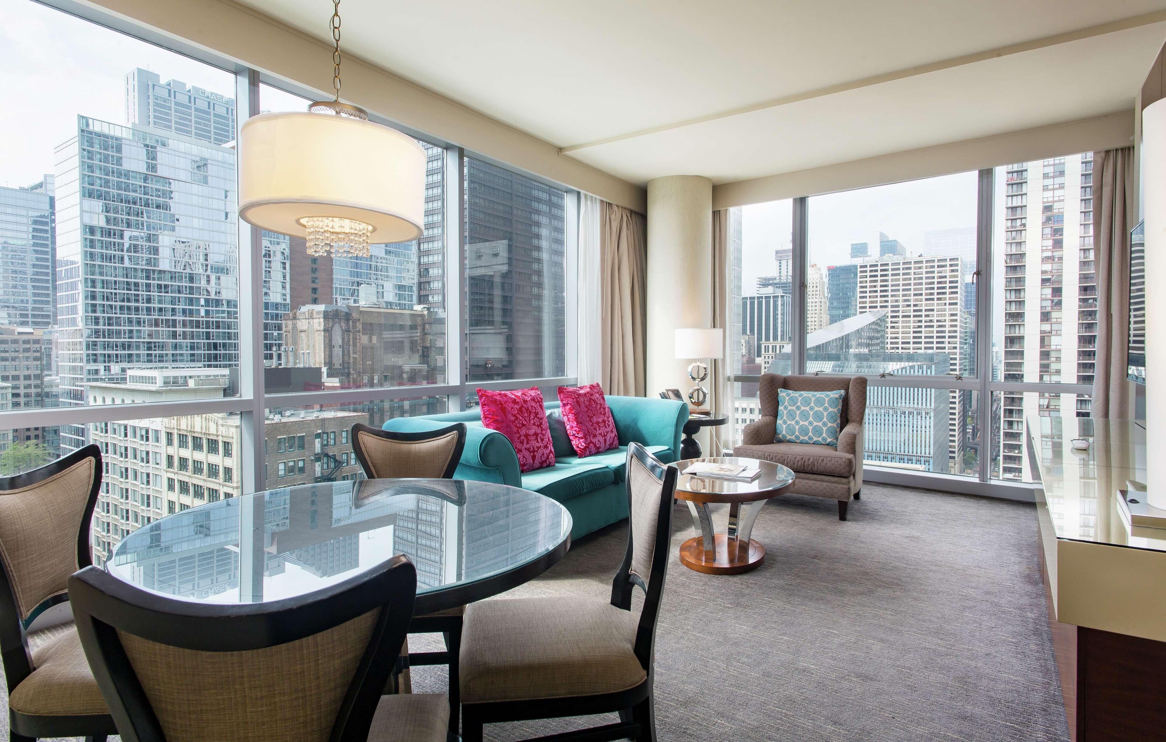 Thewit Chicago, A Hilton Hotel