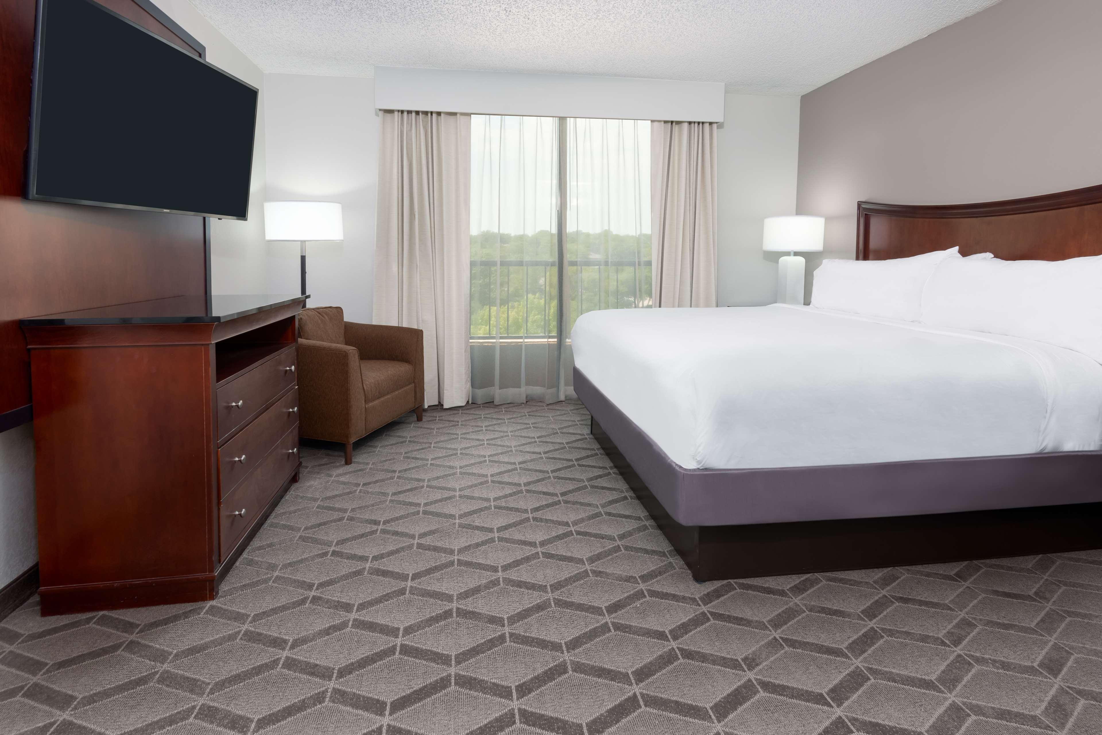 Embassy Suites By Hilton Dallas Park Central Area