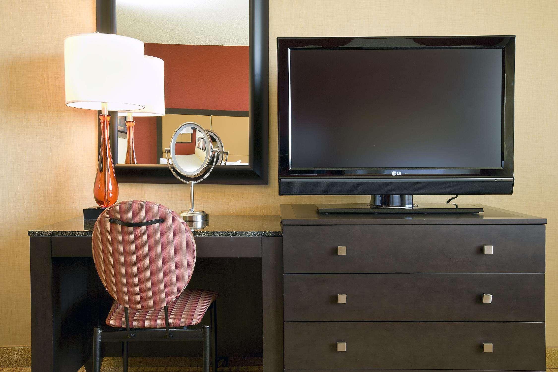 Embassy Suites By Hilton Kansas City International