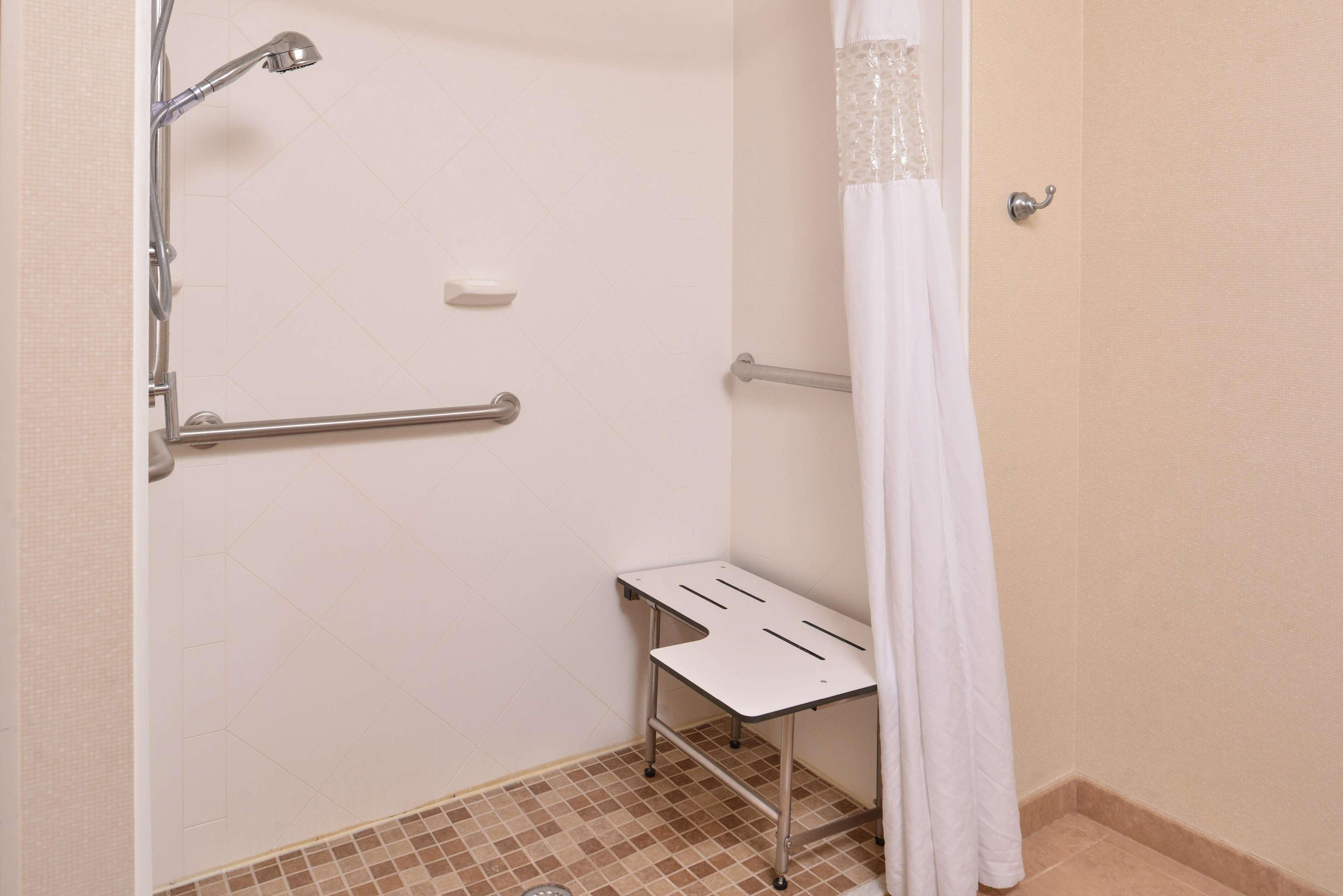 Hampton Inn & Suites Newport News (Oyster Point)