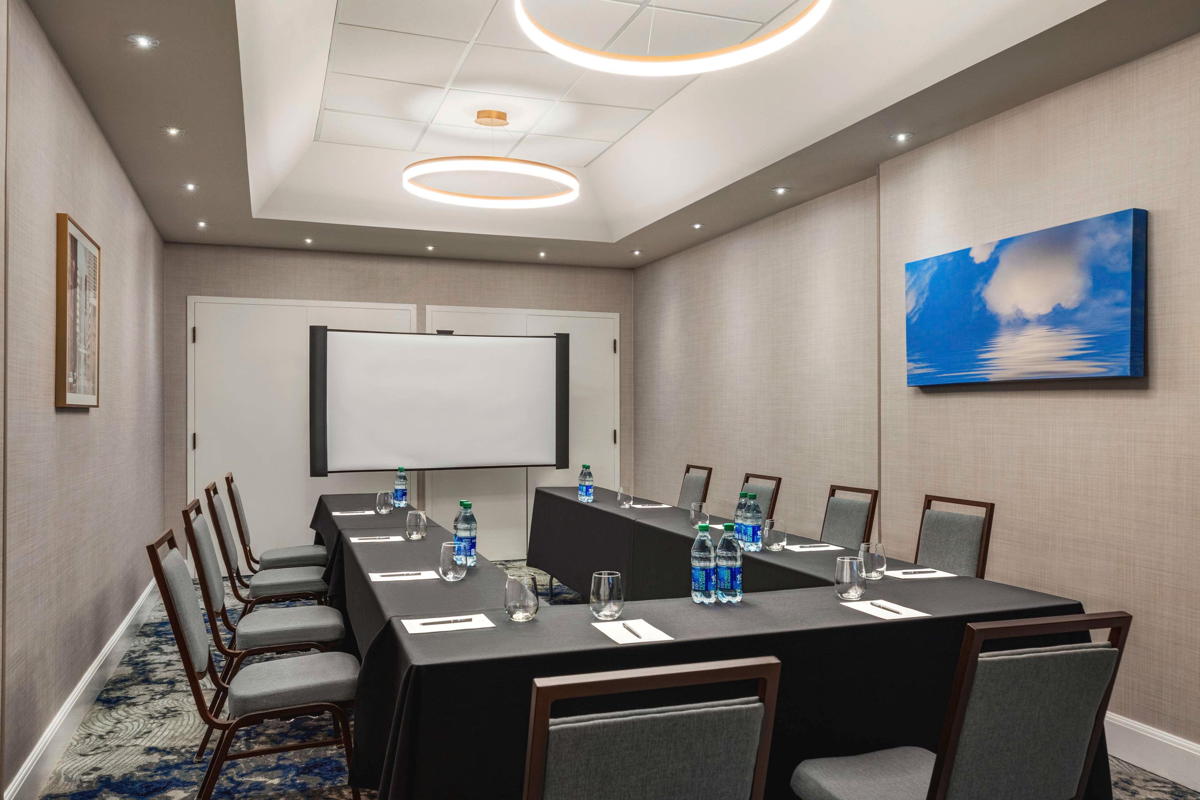 Embassy Suites by Hilton Kansas City Overland Park
