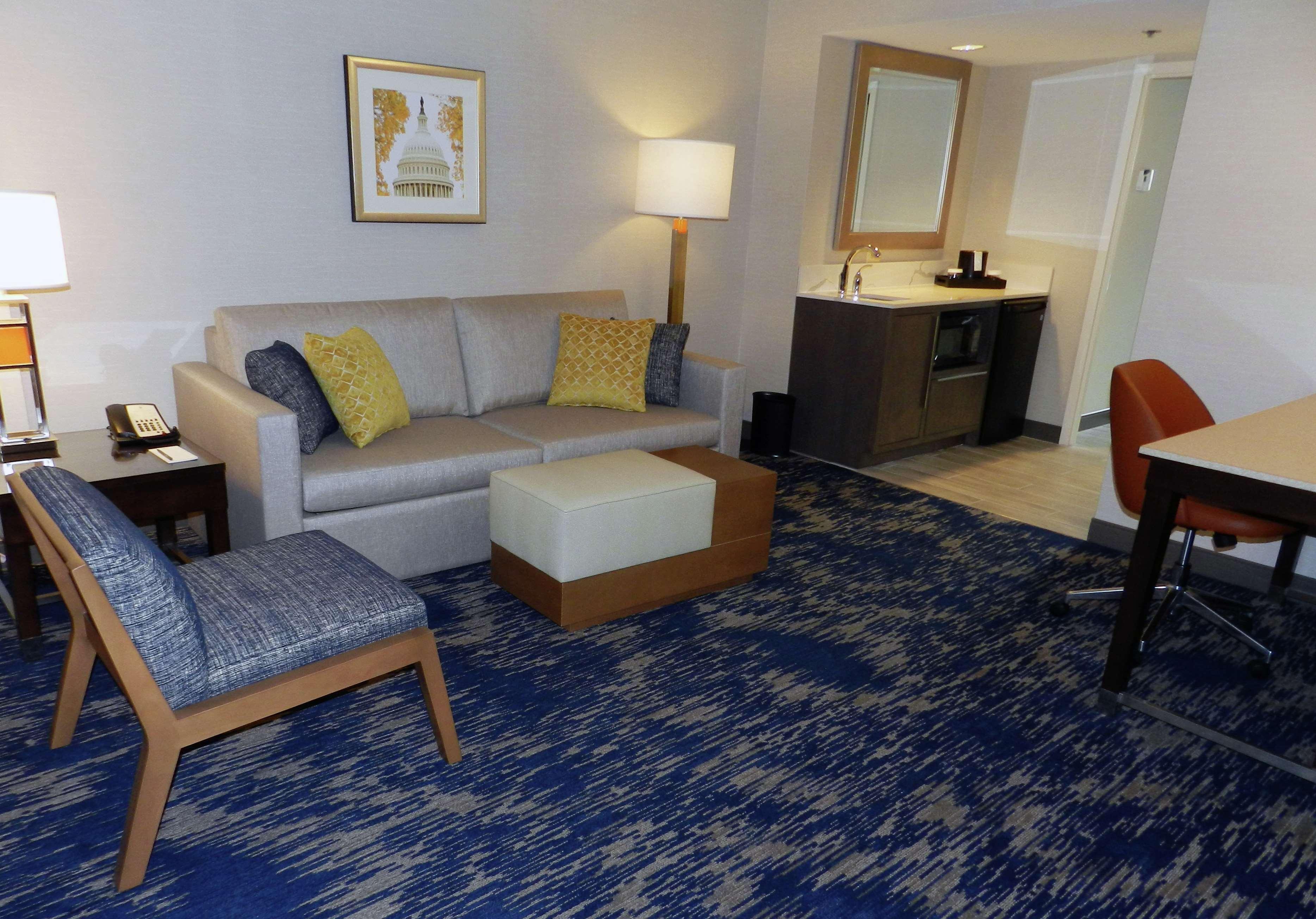 Embassy Suites By Hilton Alexandria Old Town