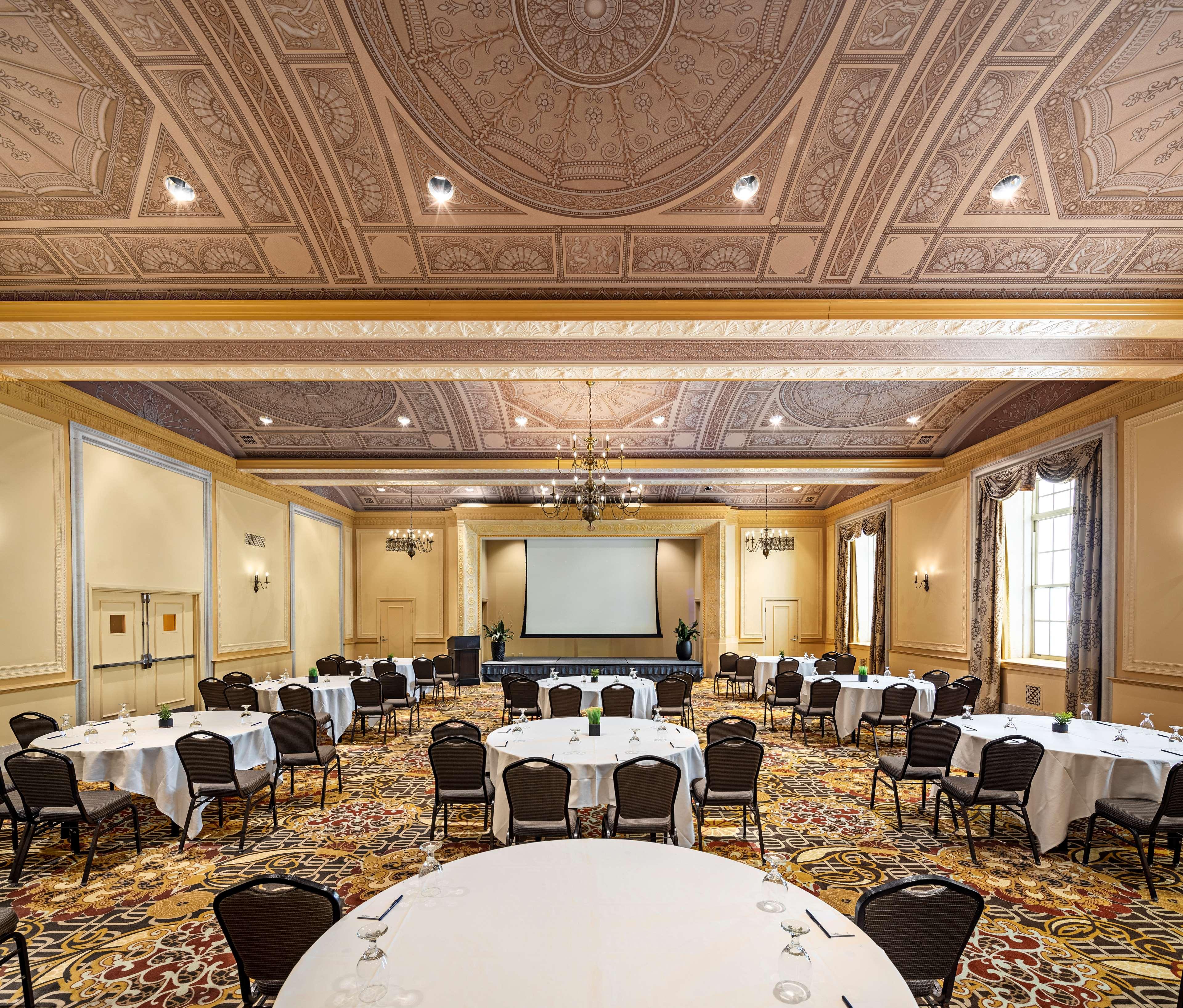 DoubleTree Suites by Hilton Hotel Detroit Downtown - Fort Shelby by null