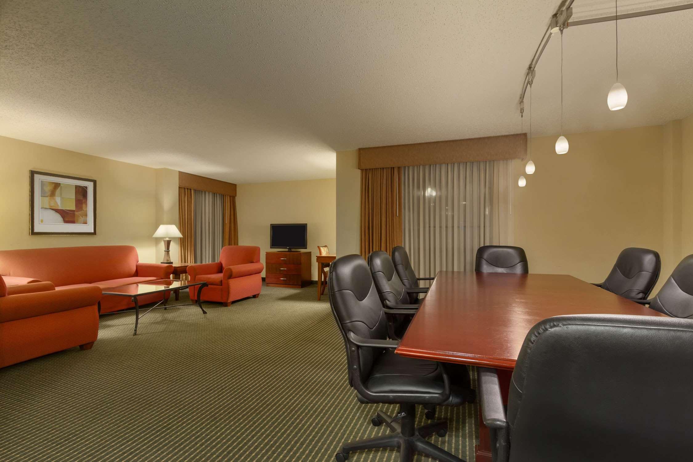 Embassy Suites Winston - Salem
