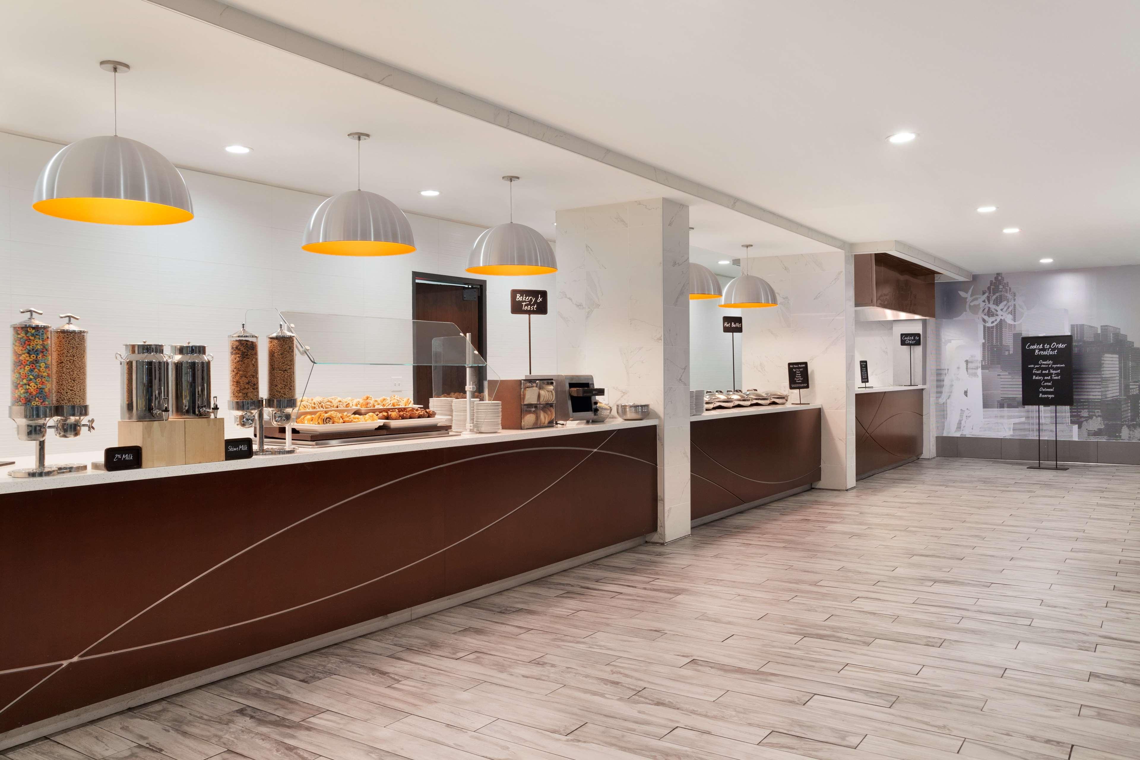 Embassy Suites By Hilton Atlanta Airport