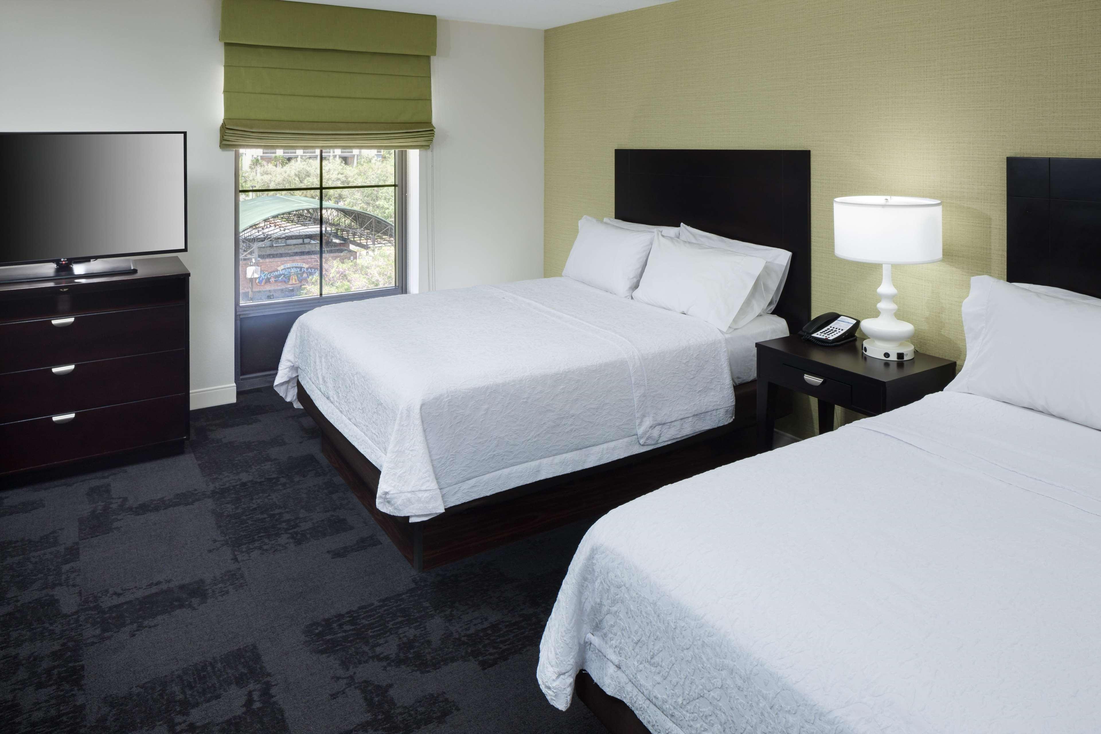 Hampton Inn & Suites Gainesville-Downtown
