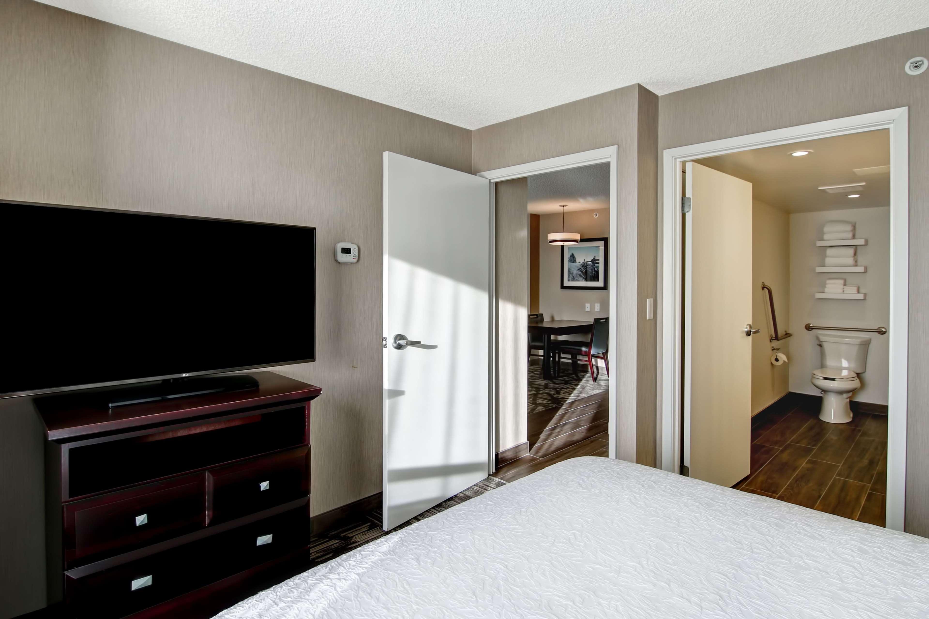 Hampton Inn & Suites by Hilton Calgary-Airport