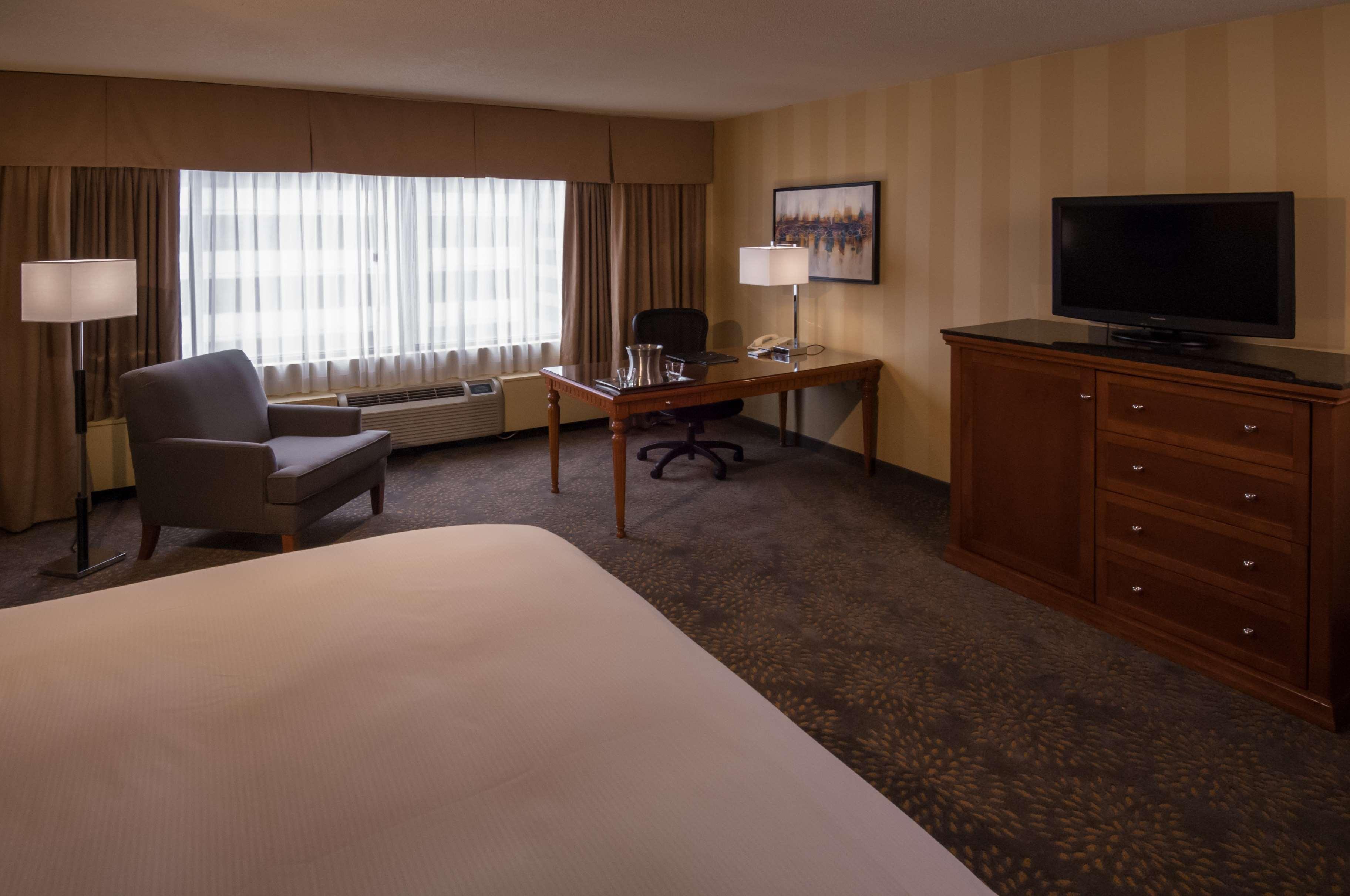 DoubleTree by Hilton Hotel London Ontario 𝗕𝗢𝗢𝗞 Middlesex Hotel