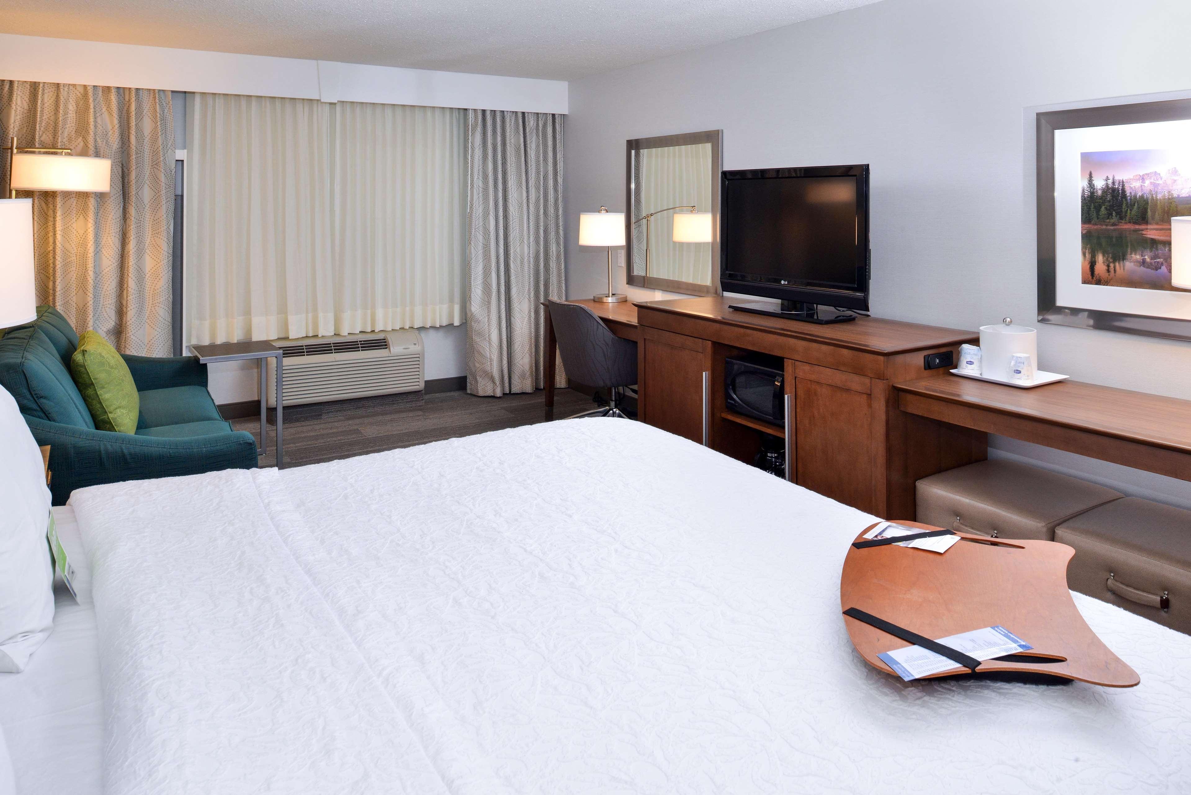 Hampton Inn & Suites Calgary University Northwest