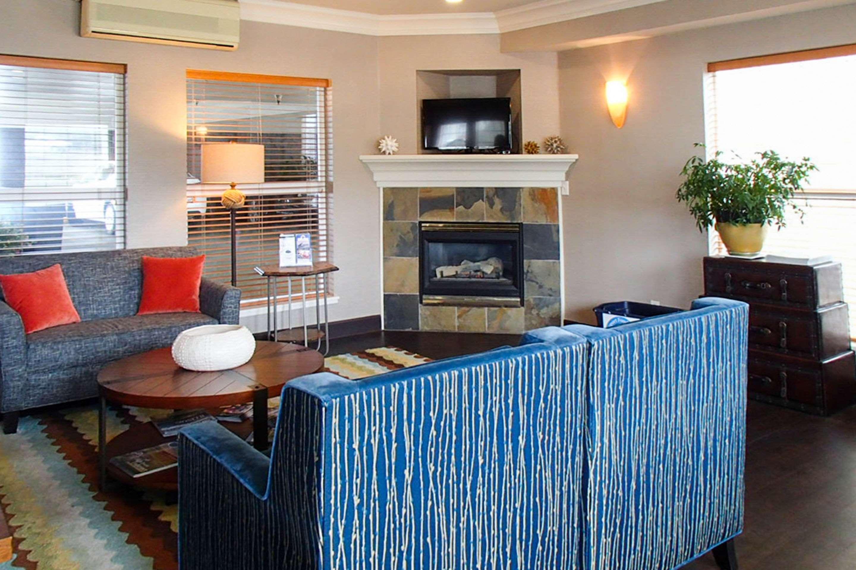 Elizabeth Oceanfront Suites by null