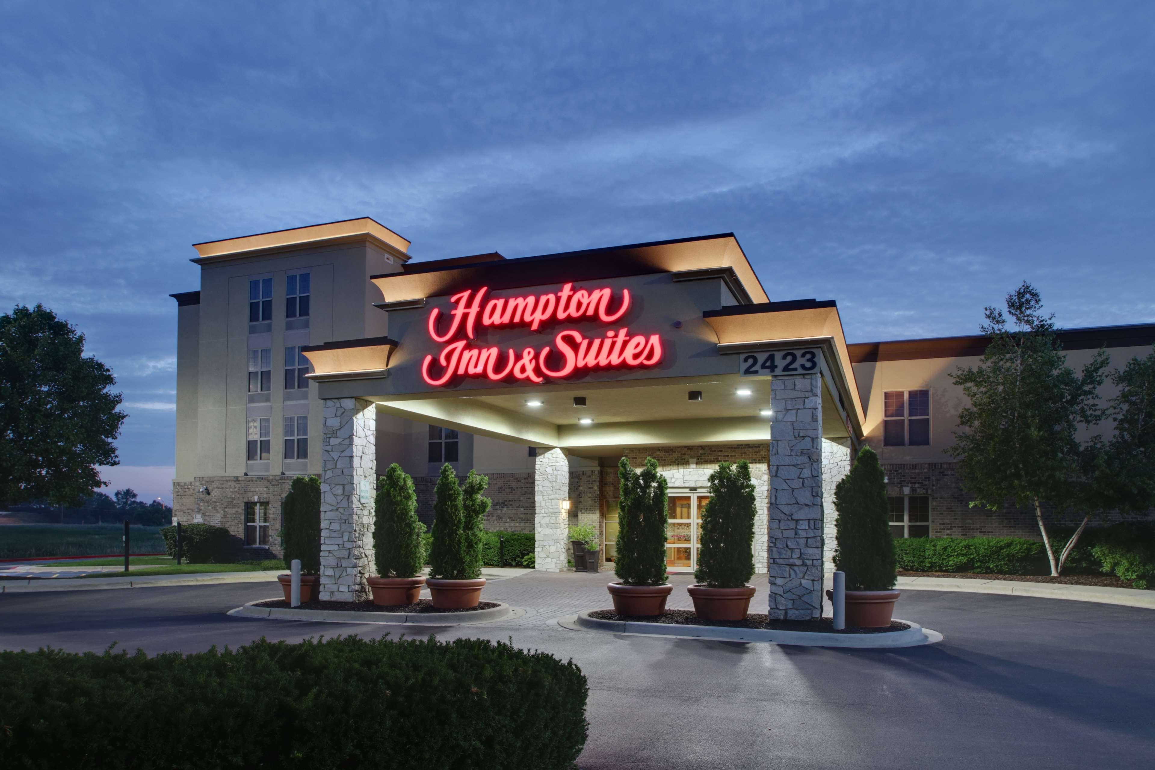 Hampton Inn & Suites Chicago/Aurora image