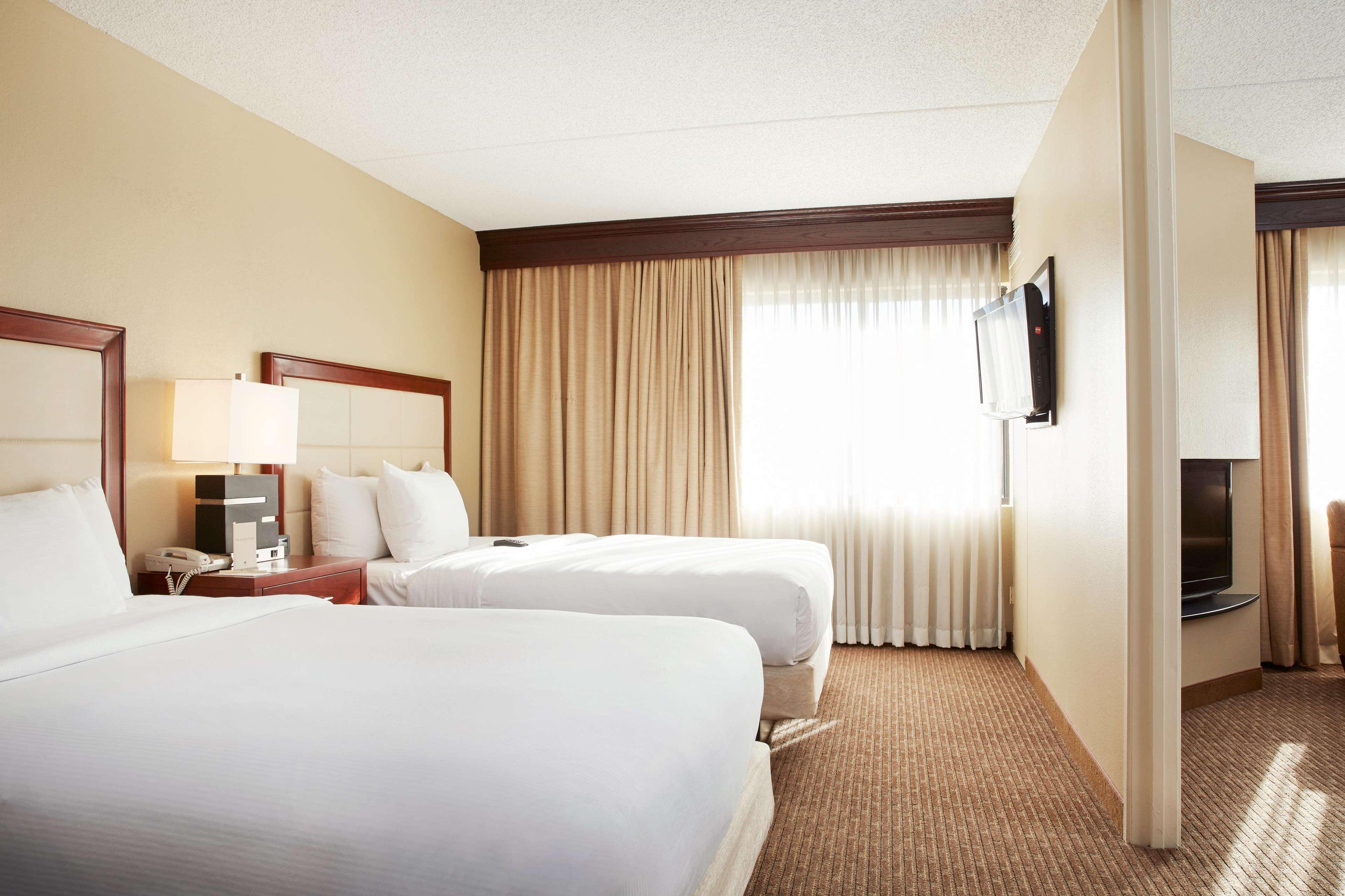 DoubleTree Suites by Hilton Cincinnati - Blue Ash