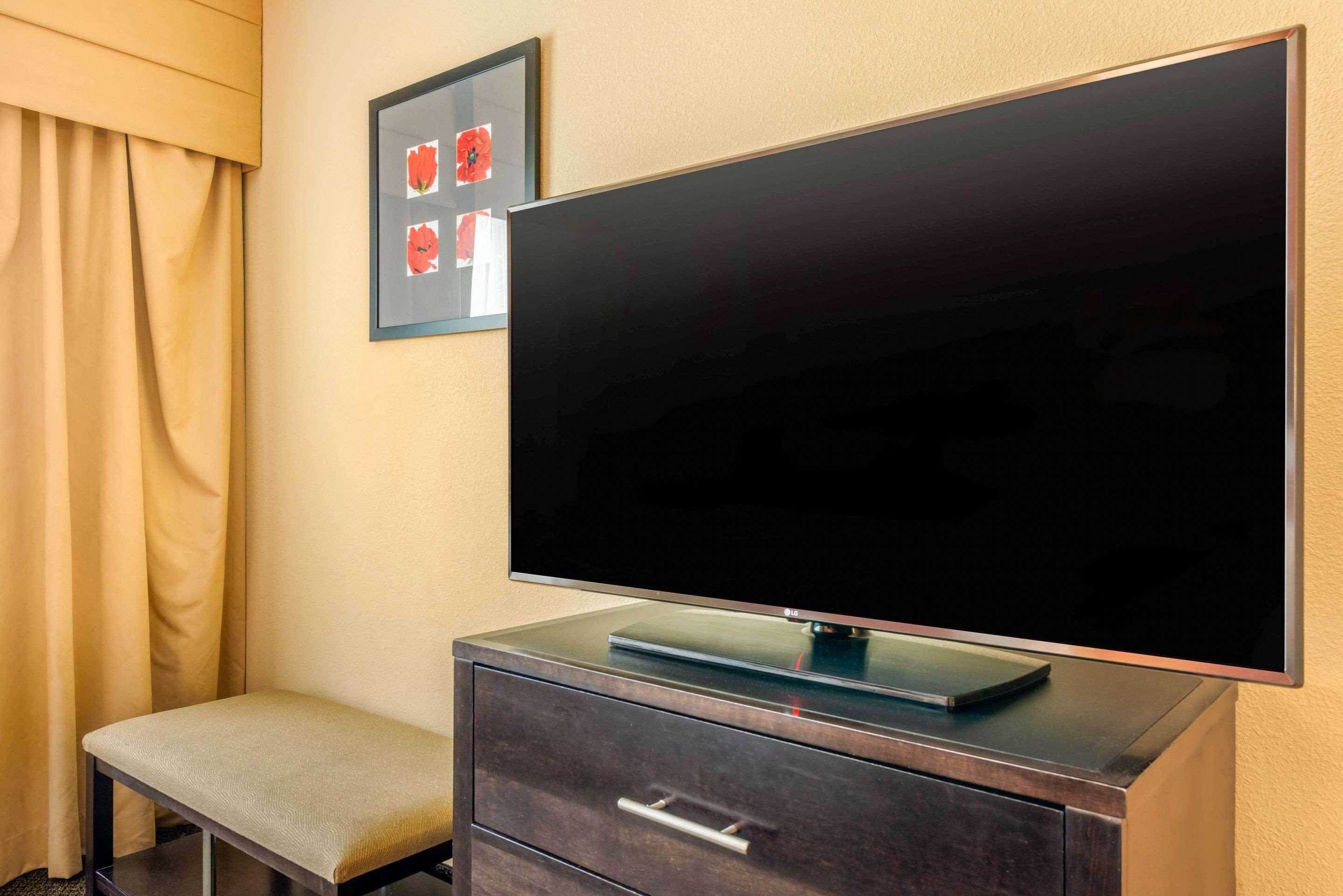 Cambria Suites Airport South & Cruise Port