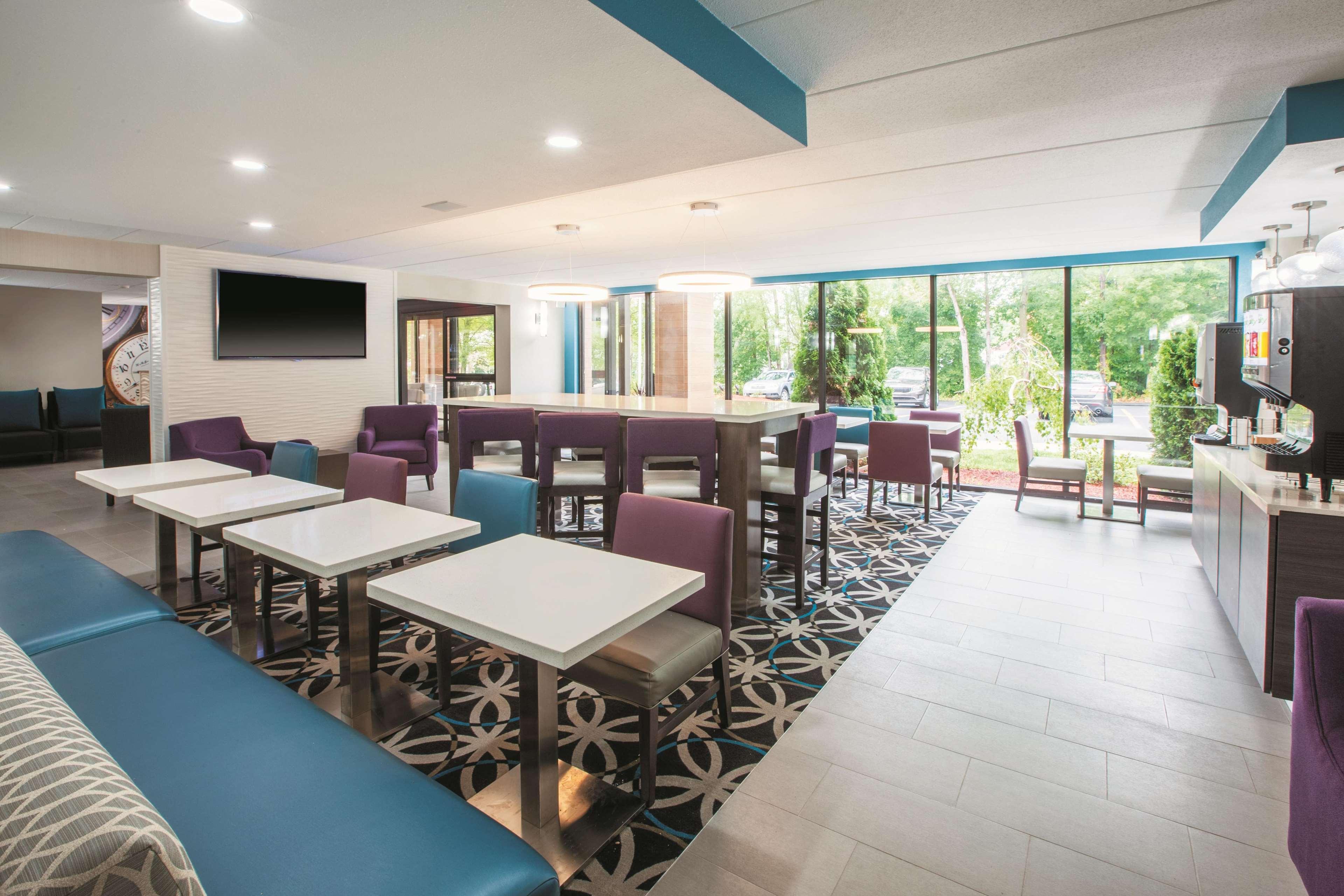 La Quinta Inn Suites By Wyndham Sturbridge