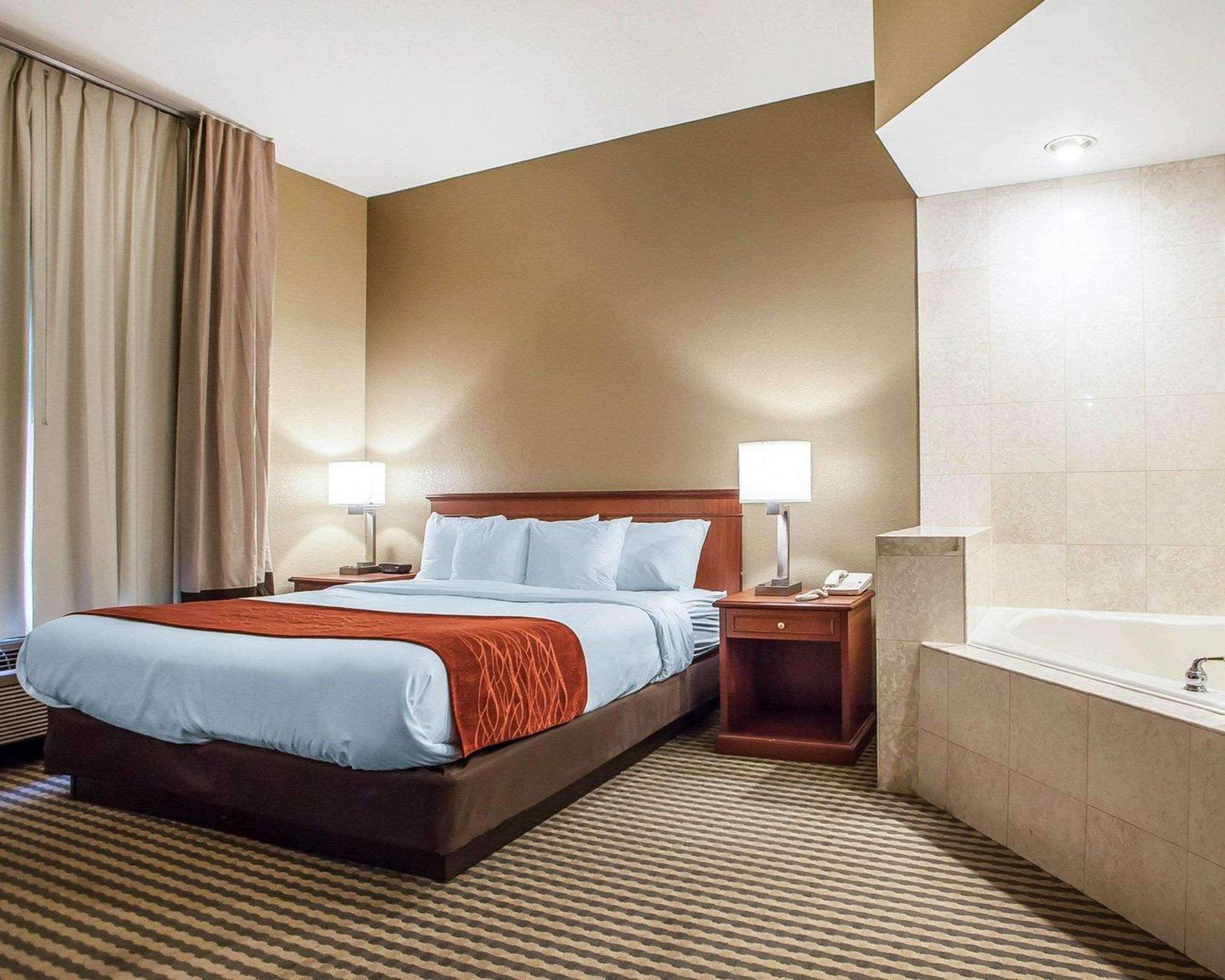 Comfort Inn & Suites Carneys Point Area
