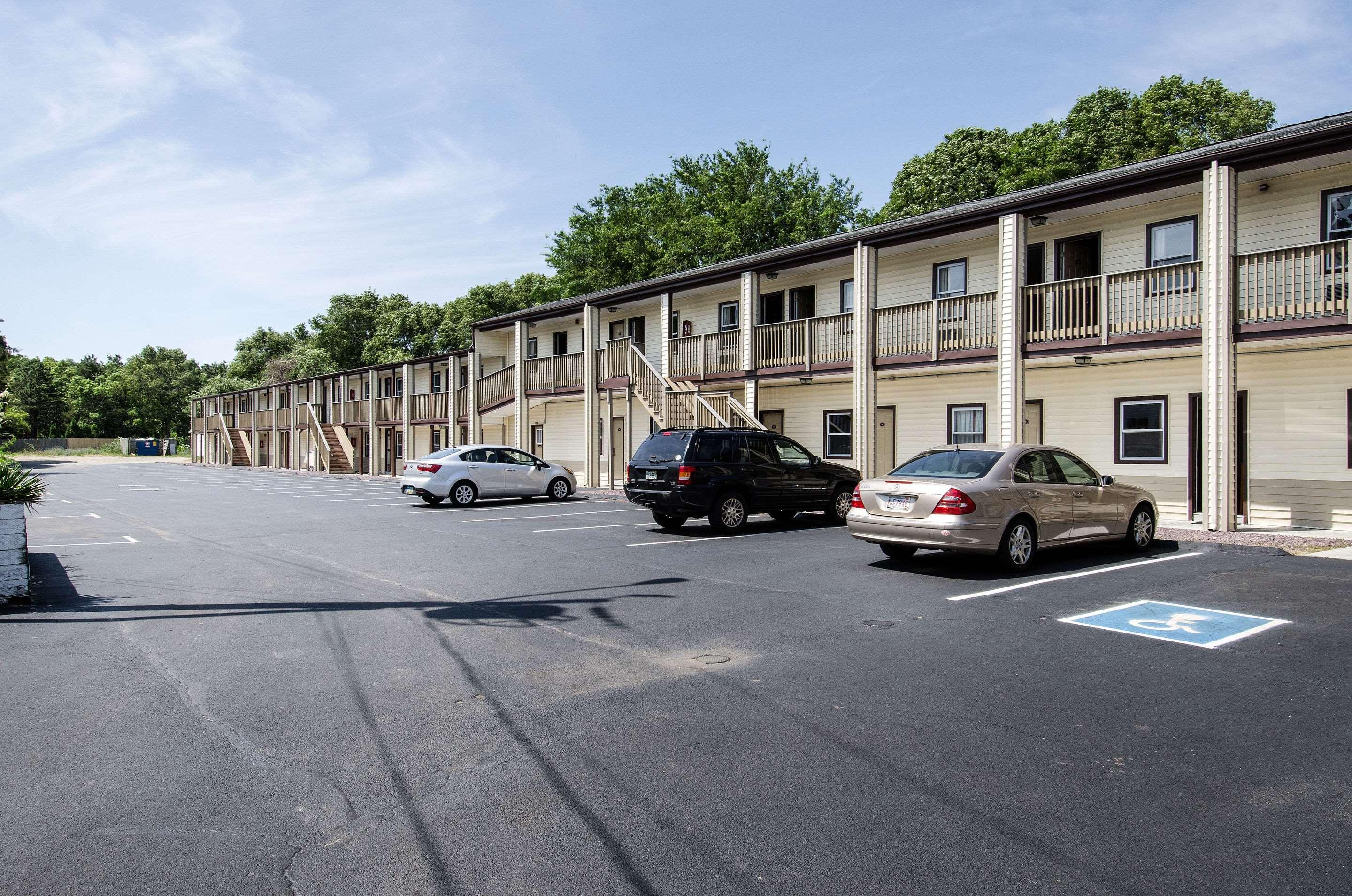 Econo Lodge West Yarmouth Area
