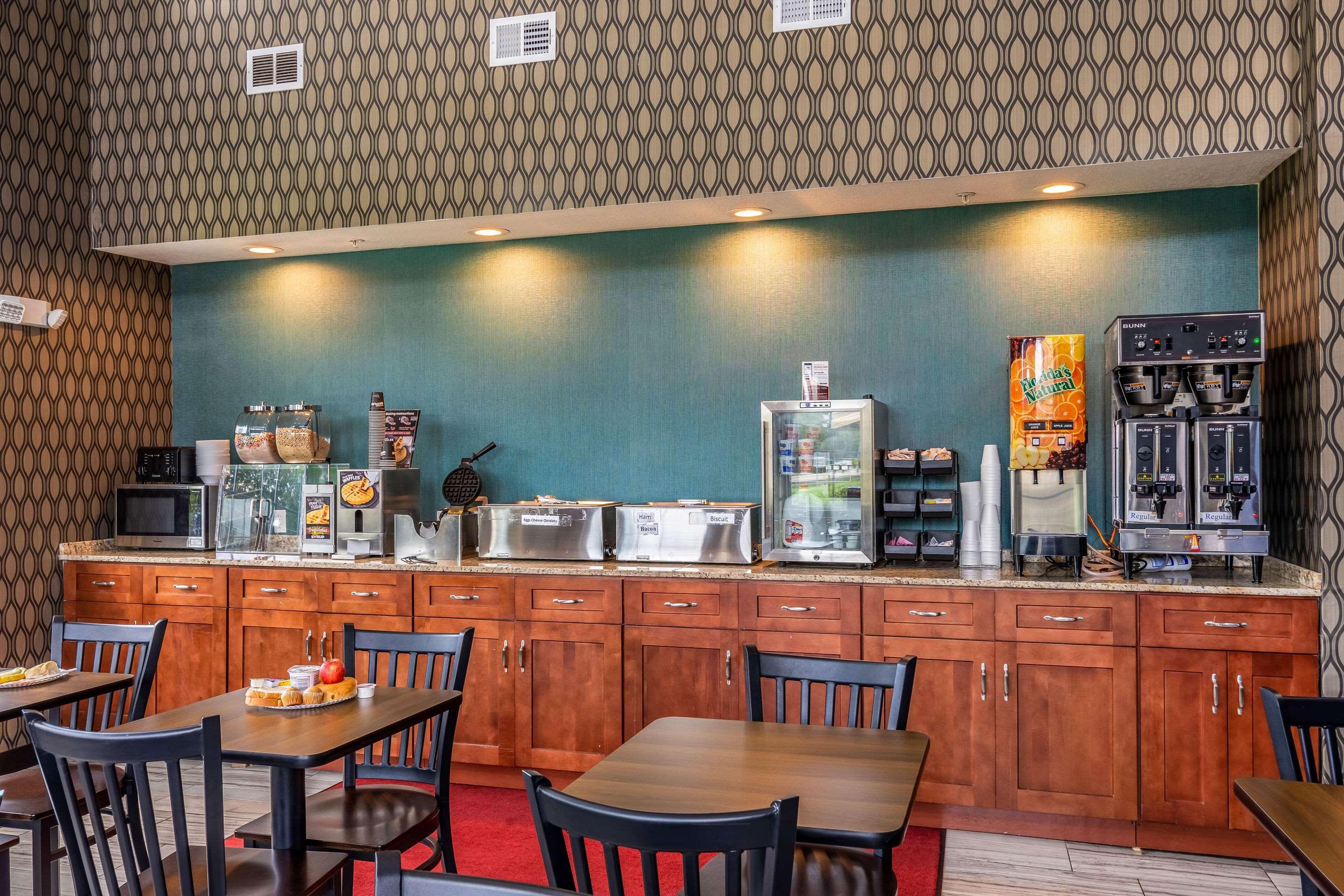 Rodeway Inn & Suites Ithaca Area