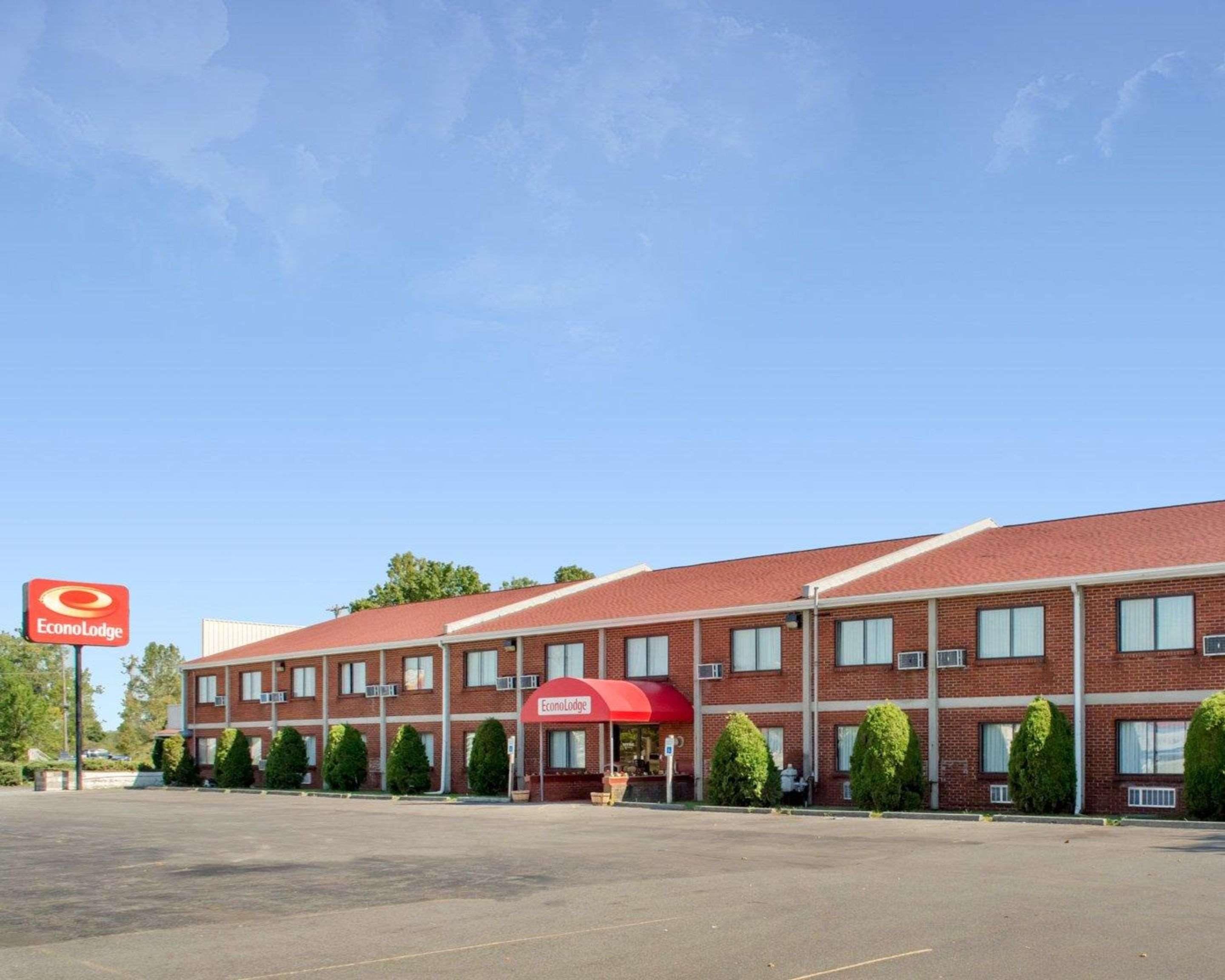 Econo Lodge Darien Lakes